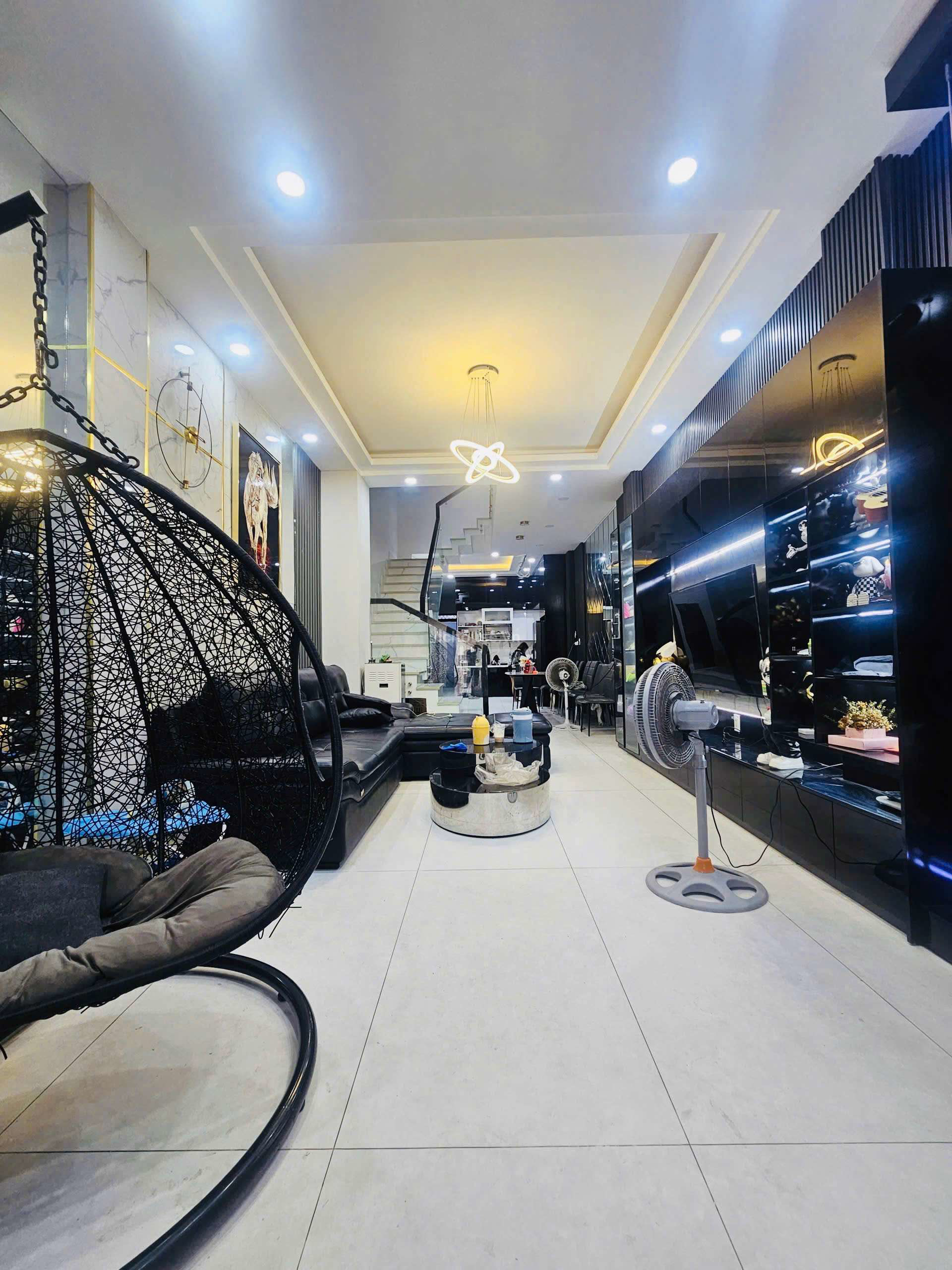 Nhà âu cơ hẻm đẹp . Nở hậu : 5.3m  .Q.Tân Bình 