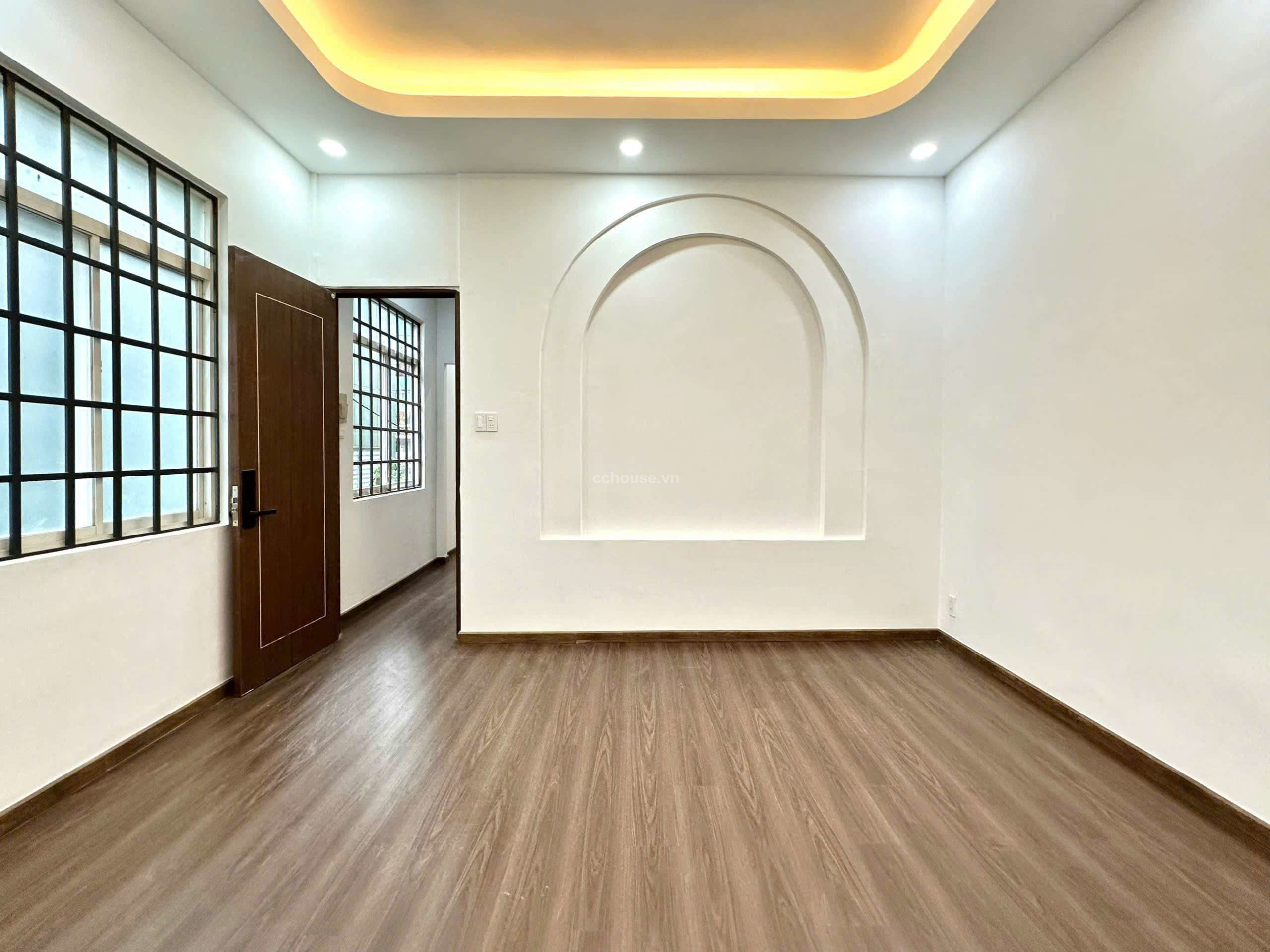 Ngay Trung tâm Q10 Ngang Khủng 12,1m .Hẻm xe hơi gần Mặt tiền .