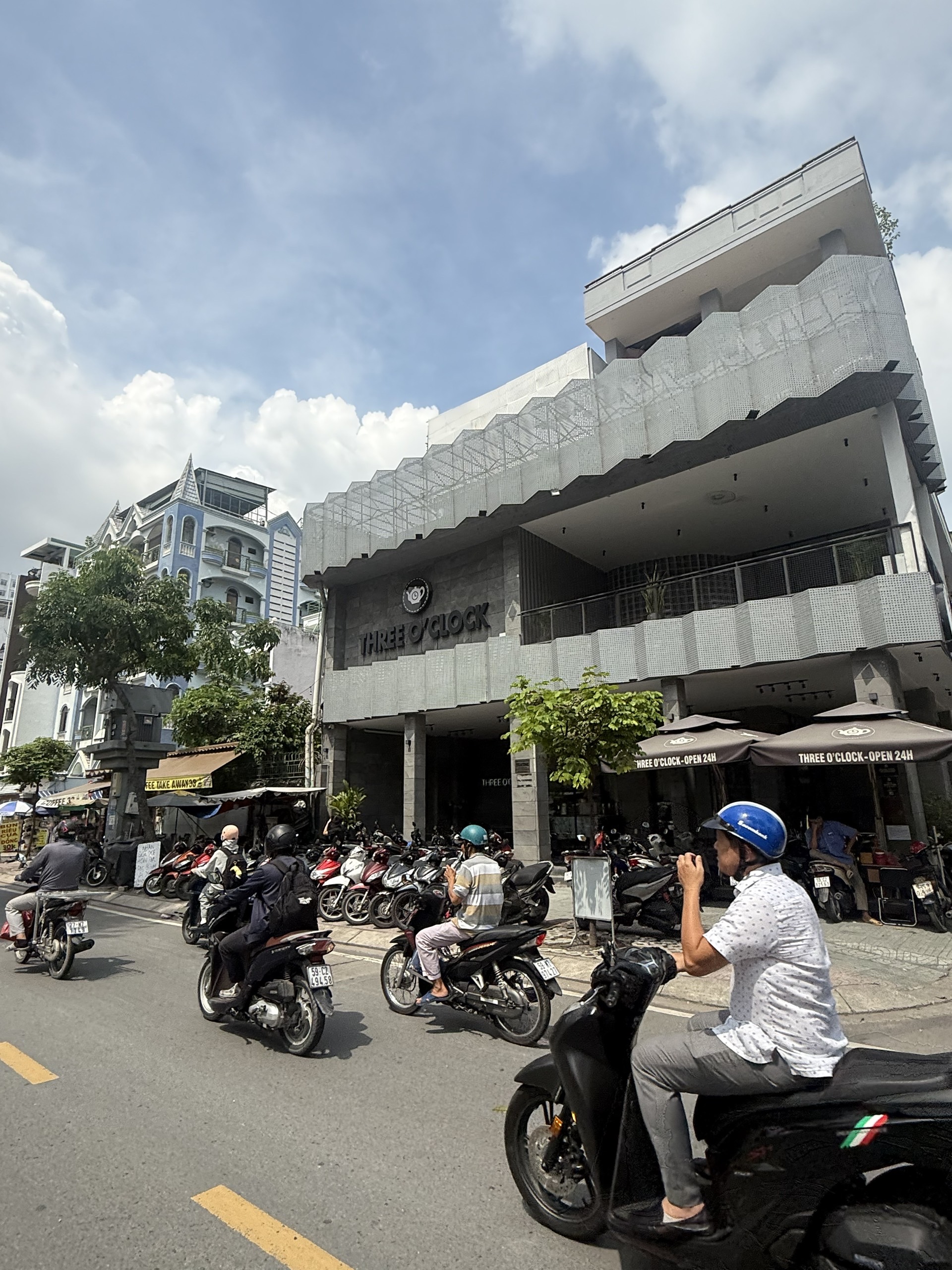 Góc 3 mặt tiền 36-36A Lữ Gia Quận 11 Diện tích 21.5x19.48 cho thuê 165 triệu/1 tháng 