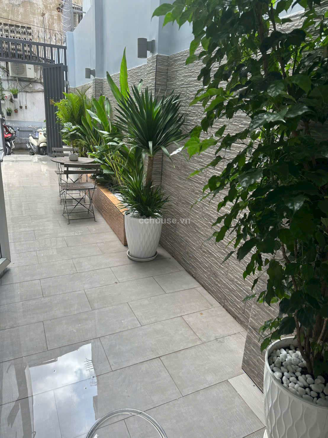 Biệt thự sân vườn ngay trung tâm Q1. Ngang 6m