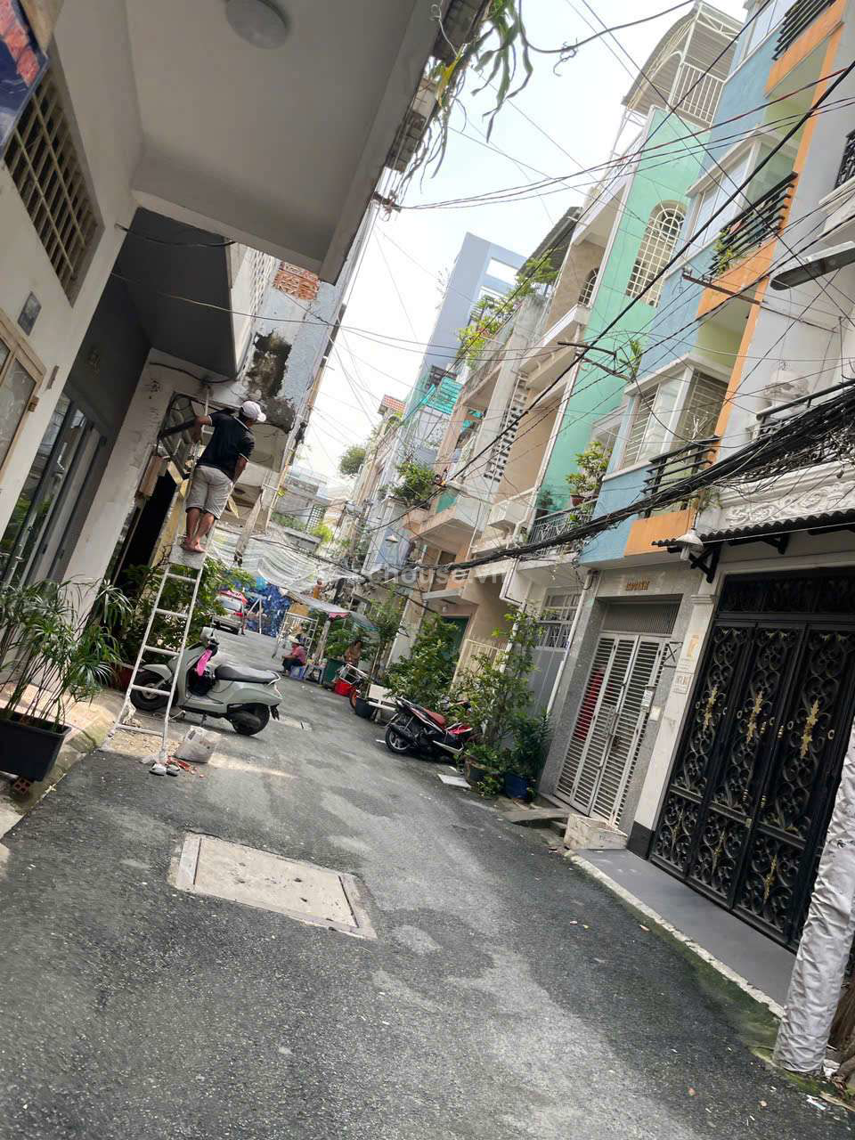 Hem-xe-hoi-cach-Mat-Tien-vai-buoc-chan-Le-Van-Sy-P12-Q3--id9202