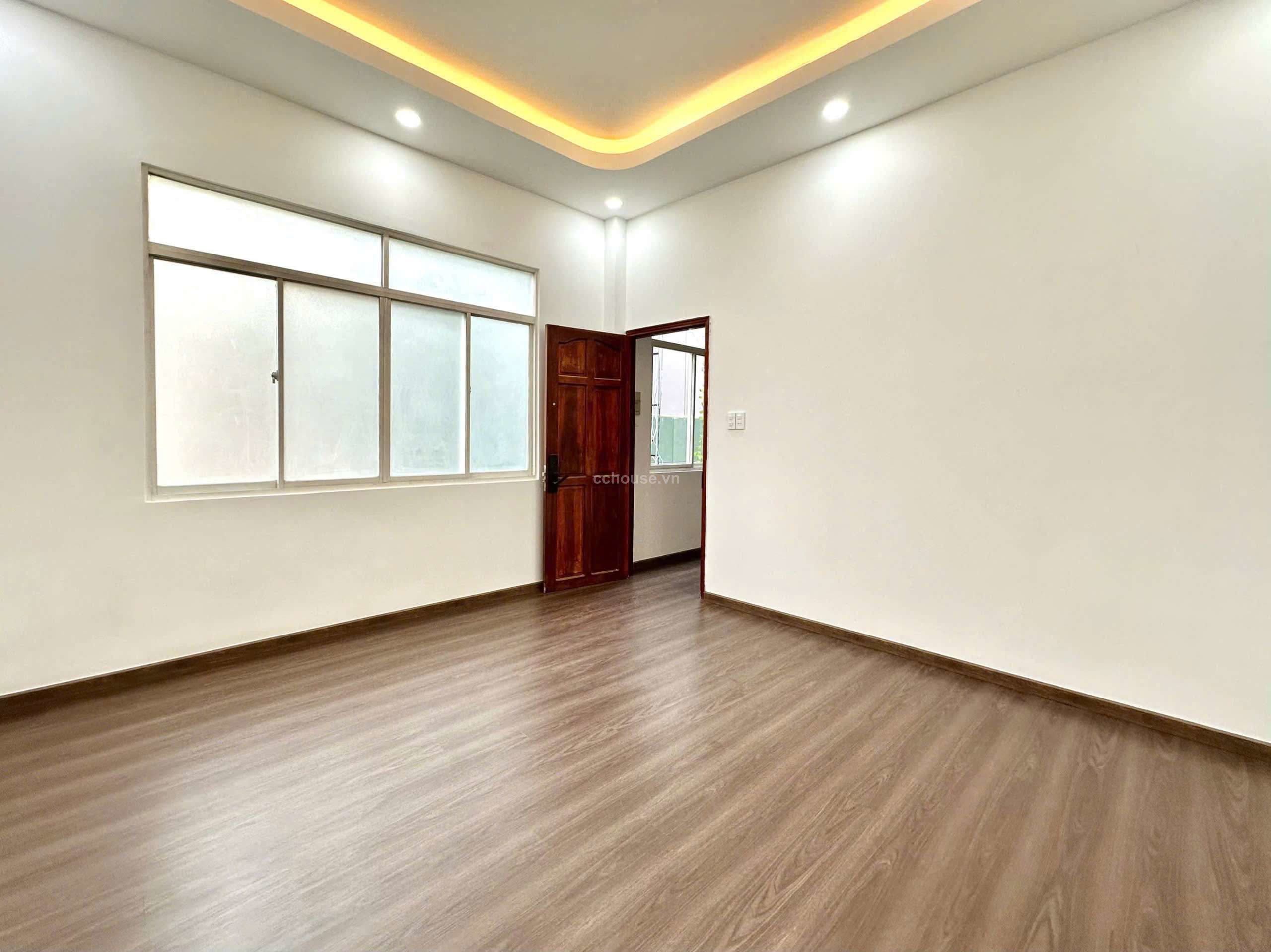 Ngay Trung tâm Q10 Ngang Khủng 12,1m .Hẻm xe hơi gần Mặt tiền .