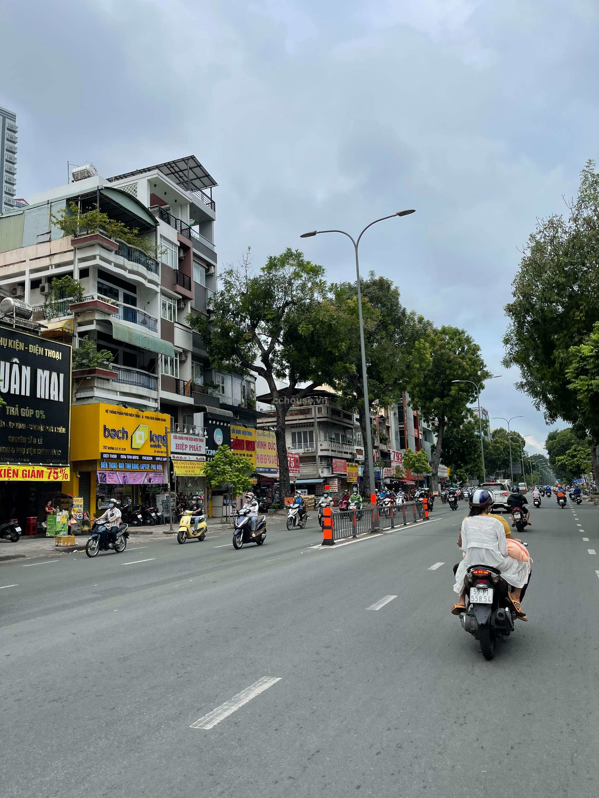 Bán nhà MT đường 3 Tháng 2, P.Diên Hồng. DT 4x20m, 2 tầng