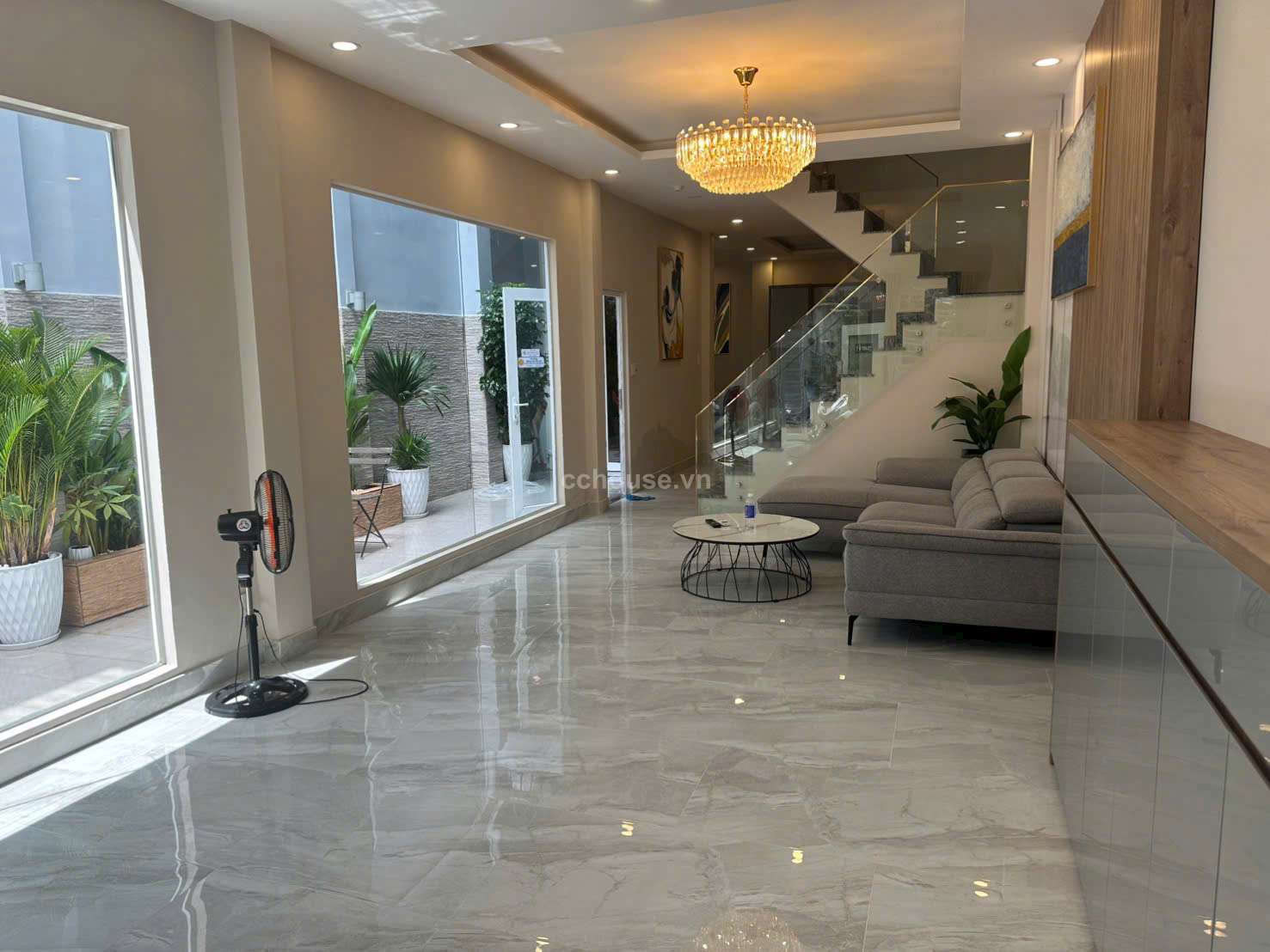 Biệt thự sân vườn ngay trung tâm Q1. Ngang 6m