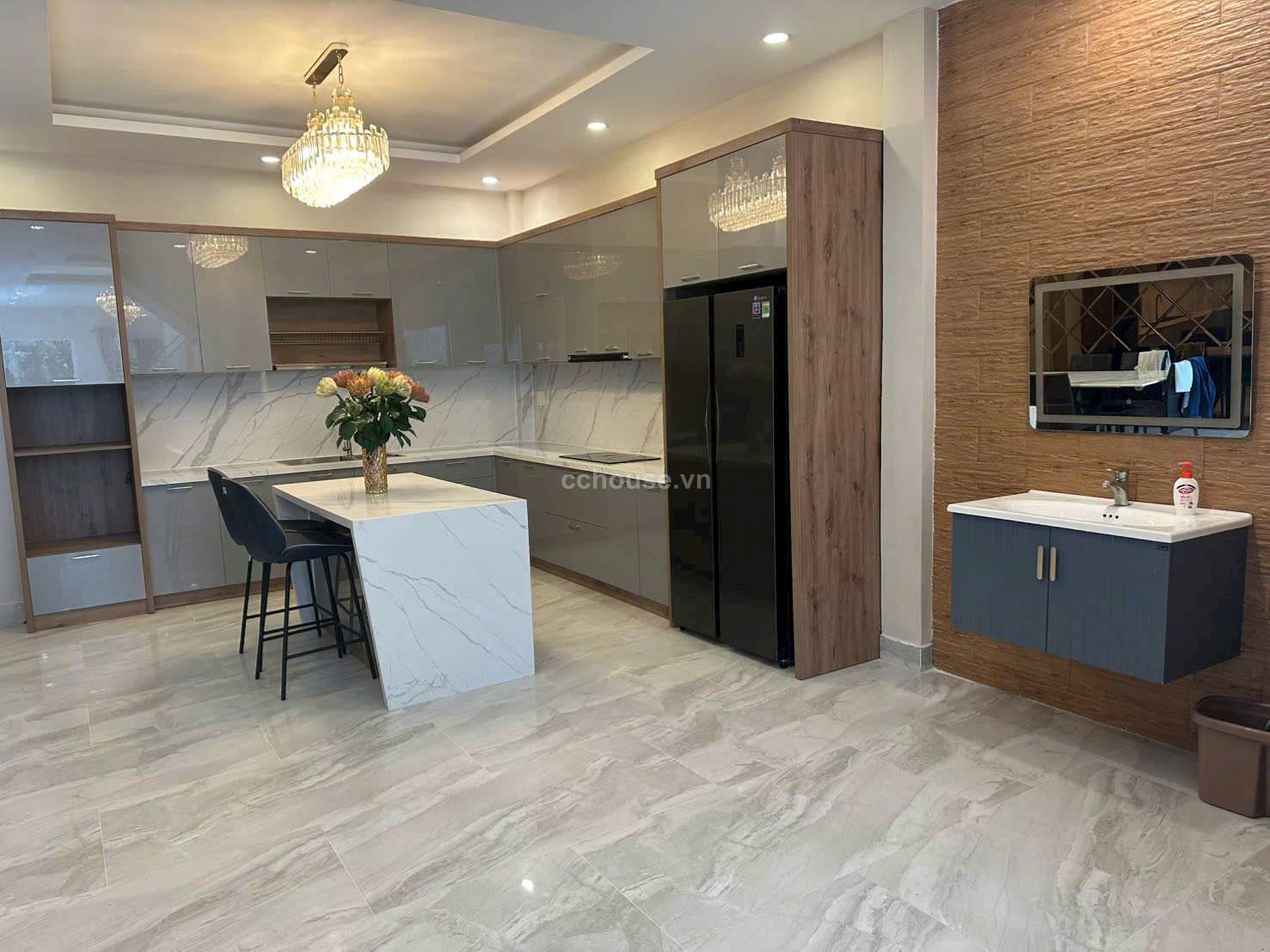 Biệt thự sân vườn ngay trung tâm Q1. Ngang 6m