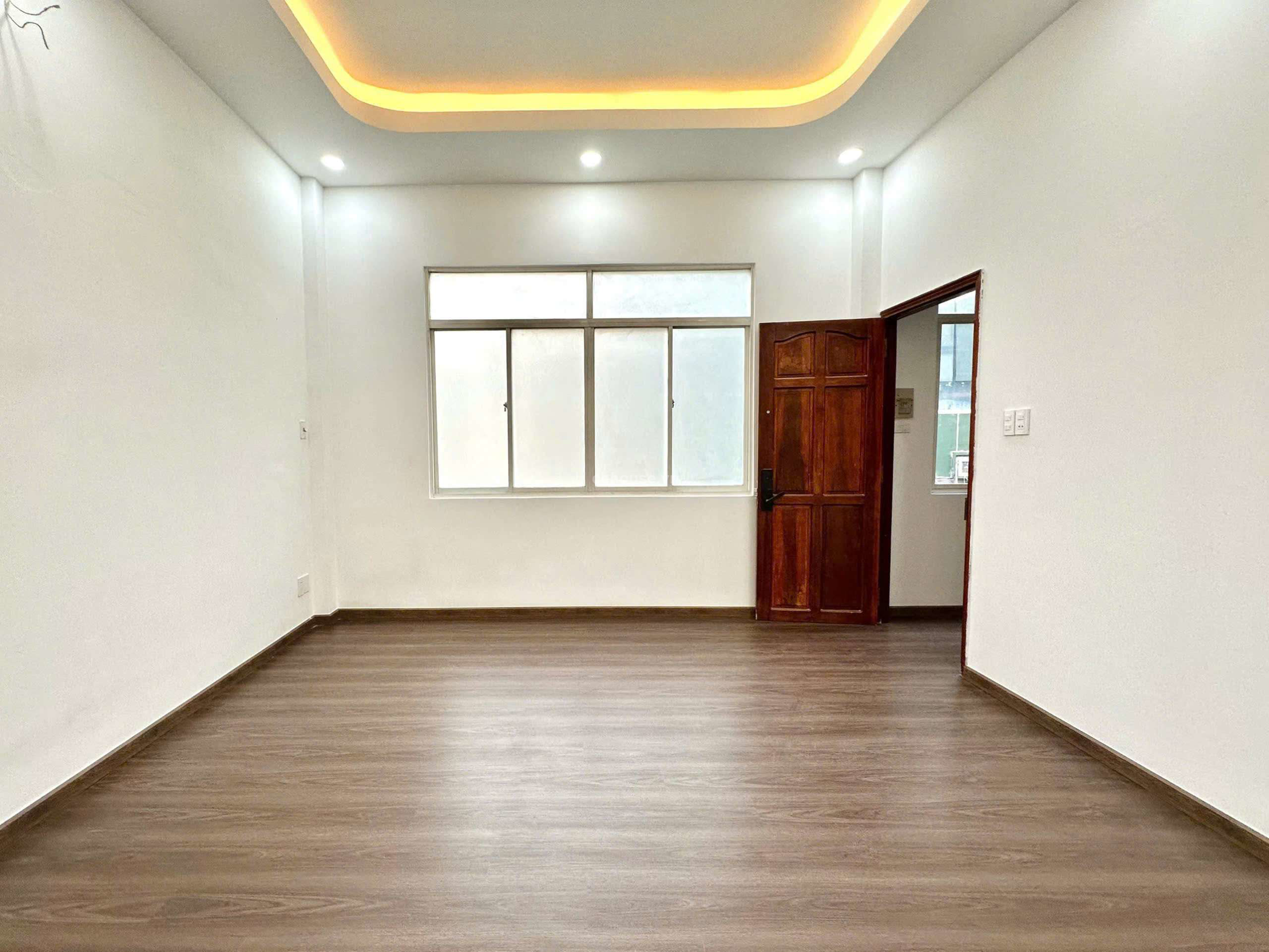 Ngay Trung tâm Q10 Ngang Khủng 12,1m .Hẻm xe hơi gần Mặt tiền .