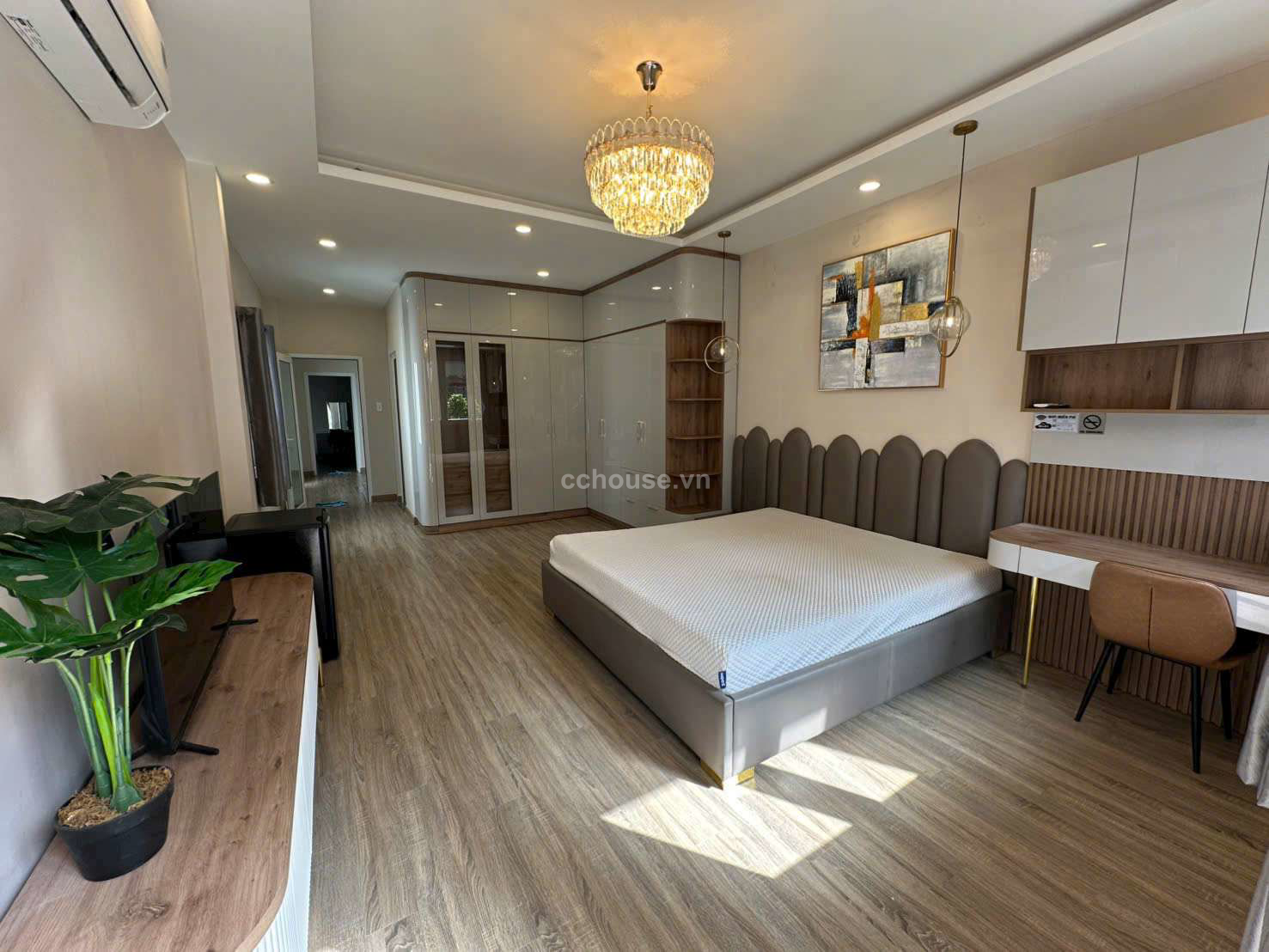 Biệt thự sân vườn ngay trung tâm Q1. Ngang 6m