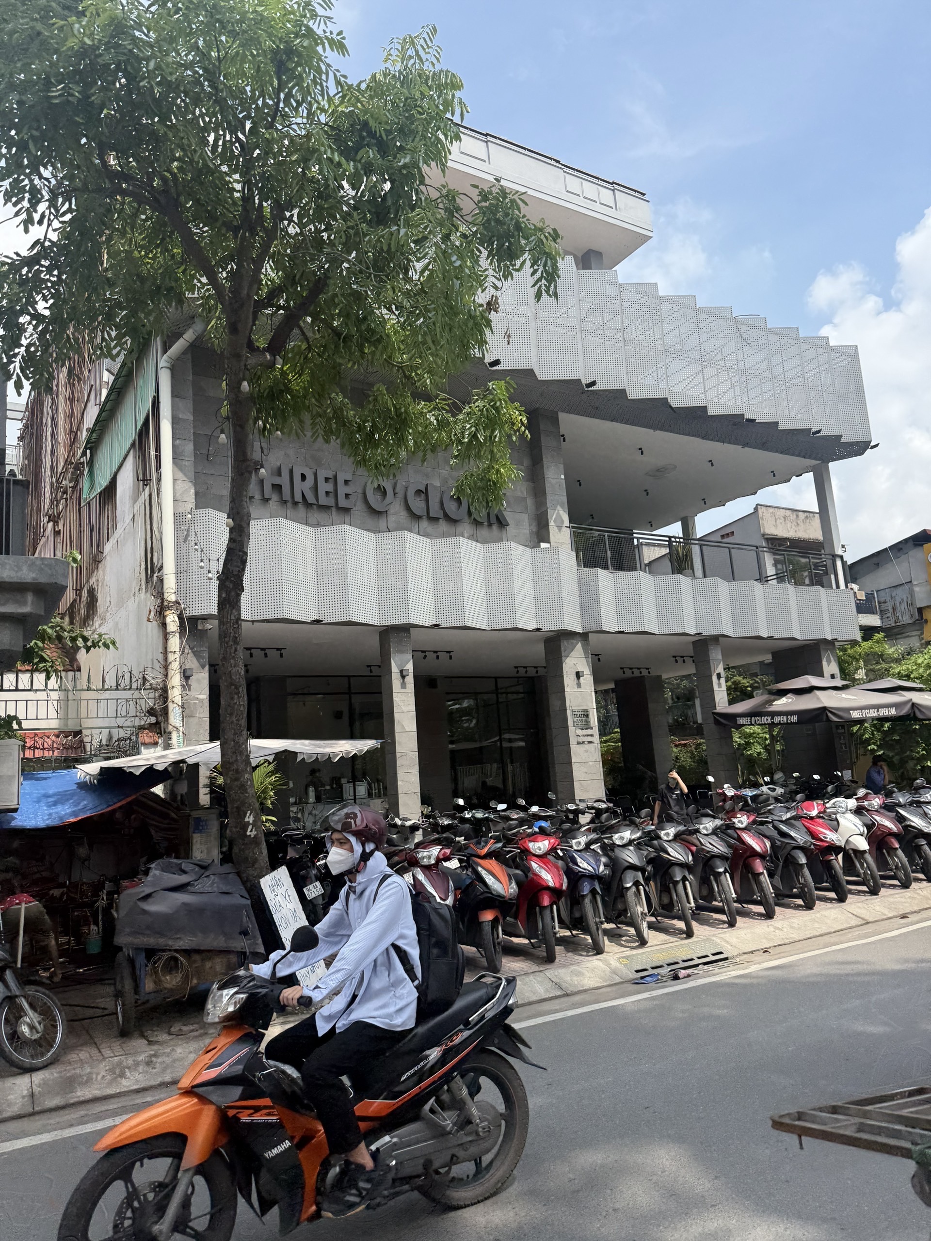 Góc 3 mặt tiền 36-36A Lữ Gia Quận 11 Diện tích 21.5x19.48 cho thuê 165 triệu/1 tháng 