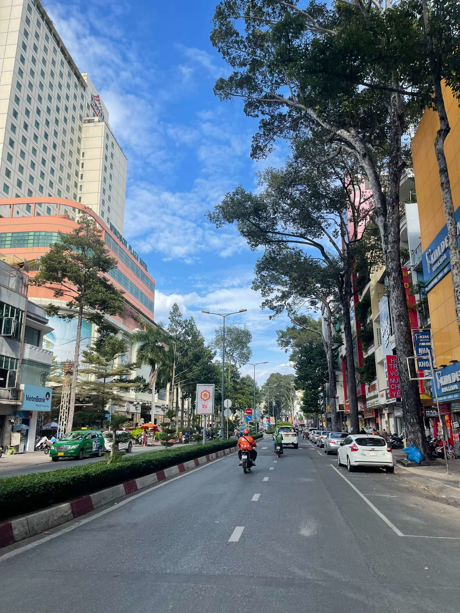 Cho thuê tòa nhà MT An Dương Vương, P.An Đông. DT 4x15m, 7 tầng