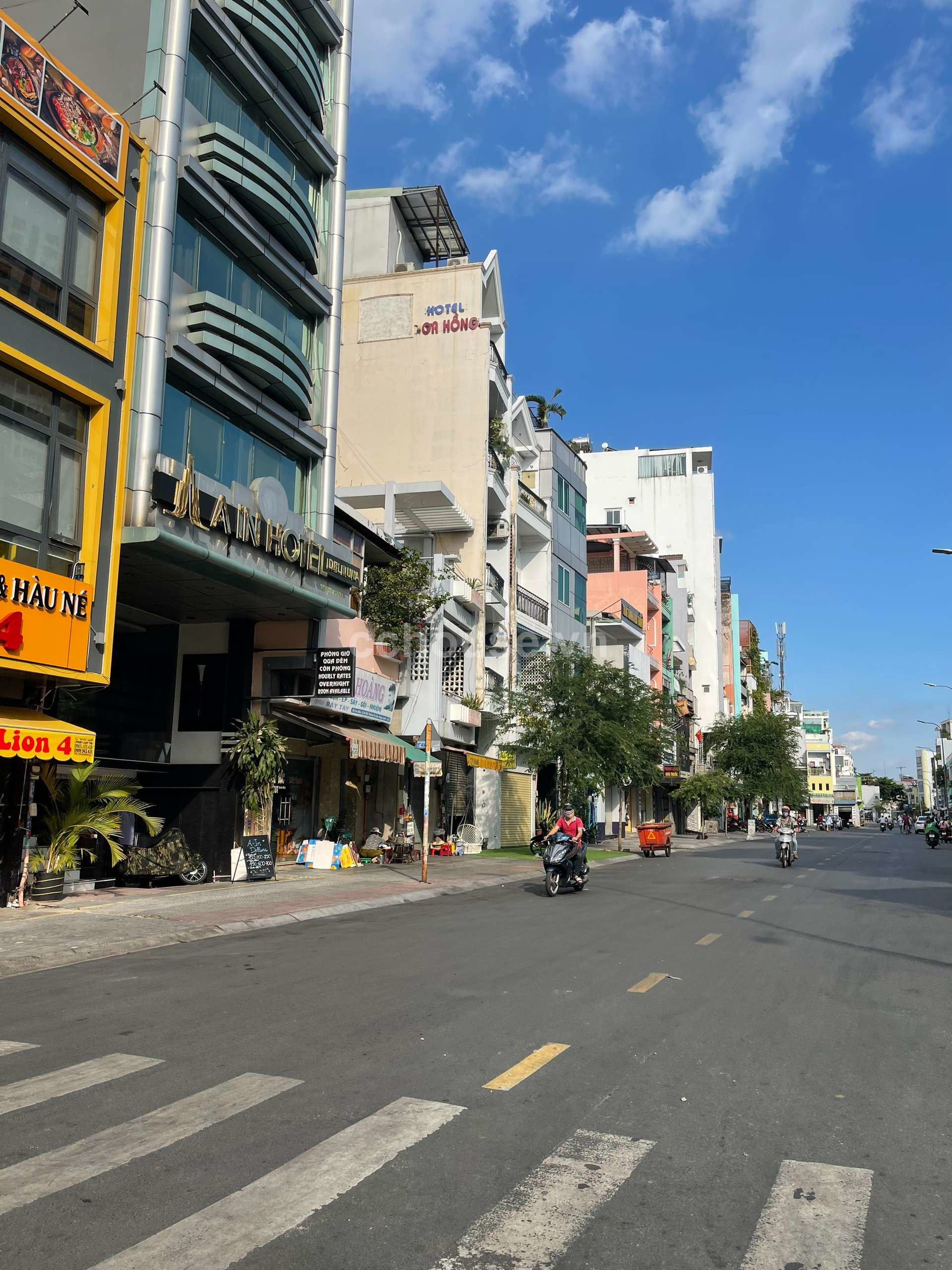 Cho thuê nhà MT Đề Thám, P.Bến Thành. DT 4x25m, 3 tầng