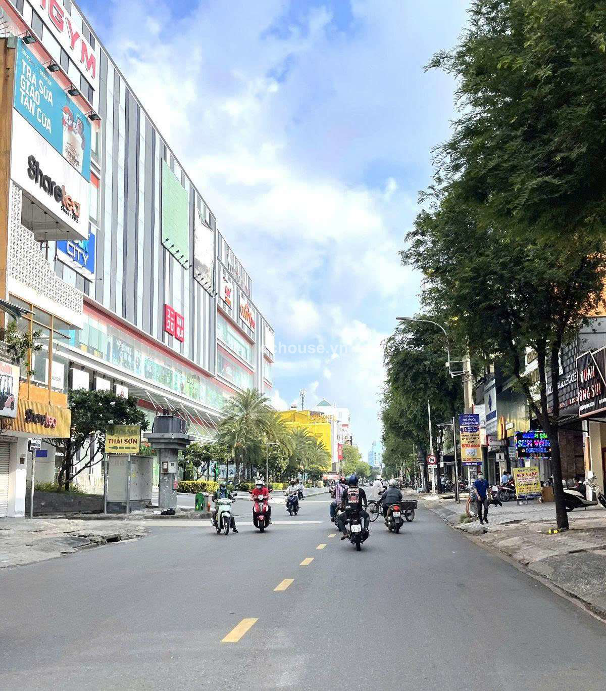 Bán Tòa nhà 7 tầng thang máy Mặt tiền Sư Vạn Hạnh phường 10 quận 10