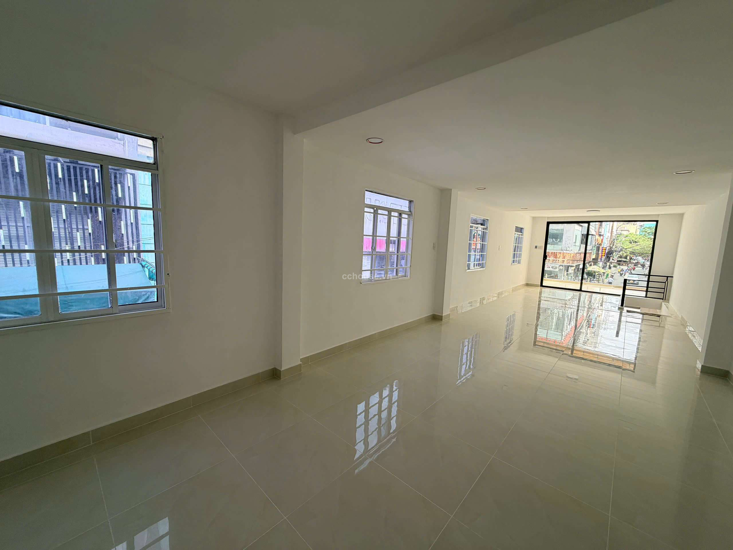 MAT-TIEN-405B-SU-VAN-HANH--CAN-GOC-HEM-XE-HOI-QUAN-10-id9385