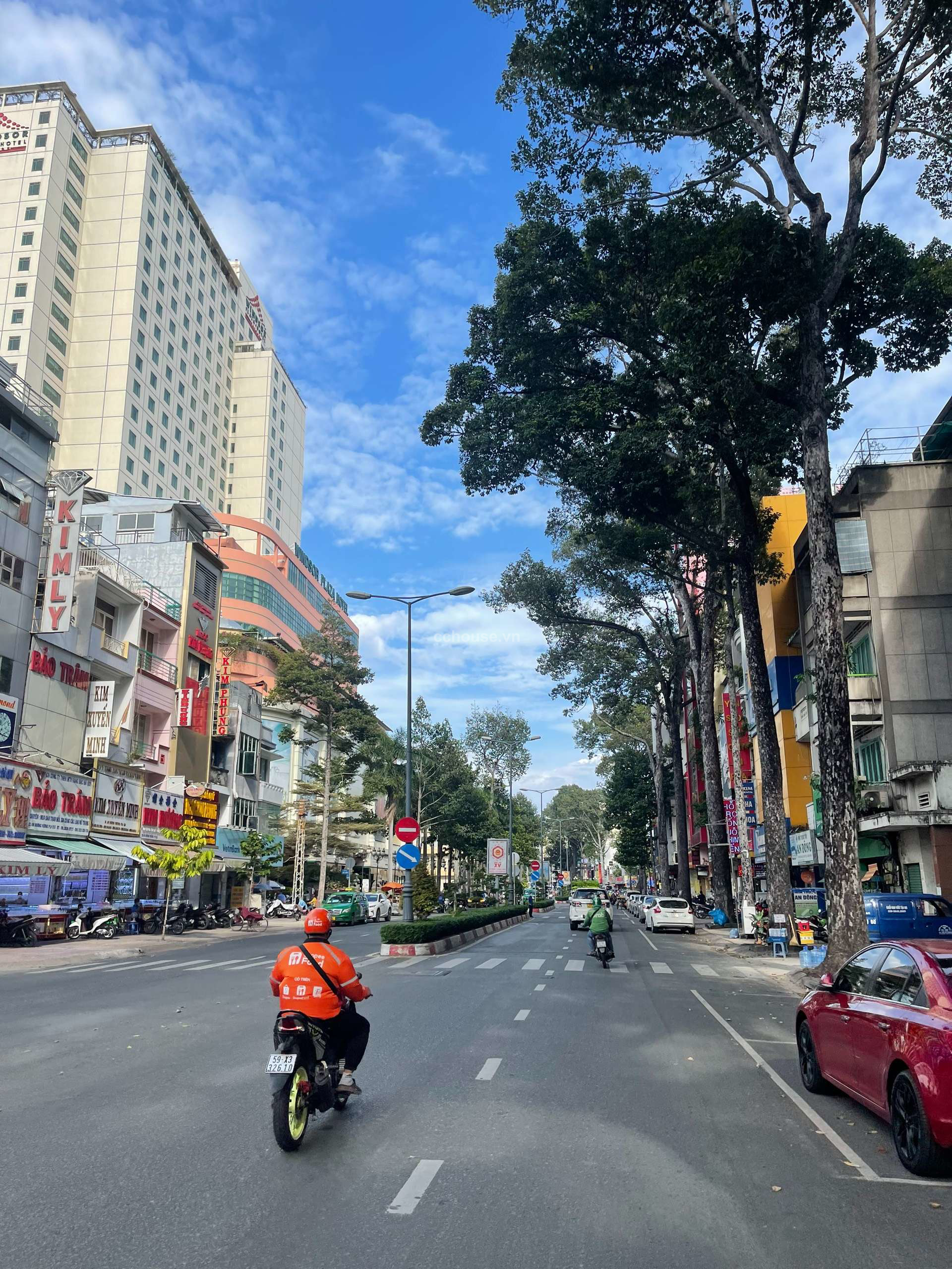 Cho thuê tòa nhà MT An Dương Vương, P.An Đông. DT 4x15m, 7 tầng