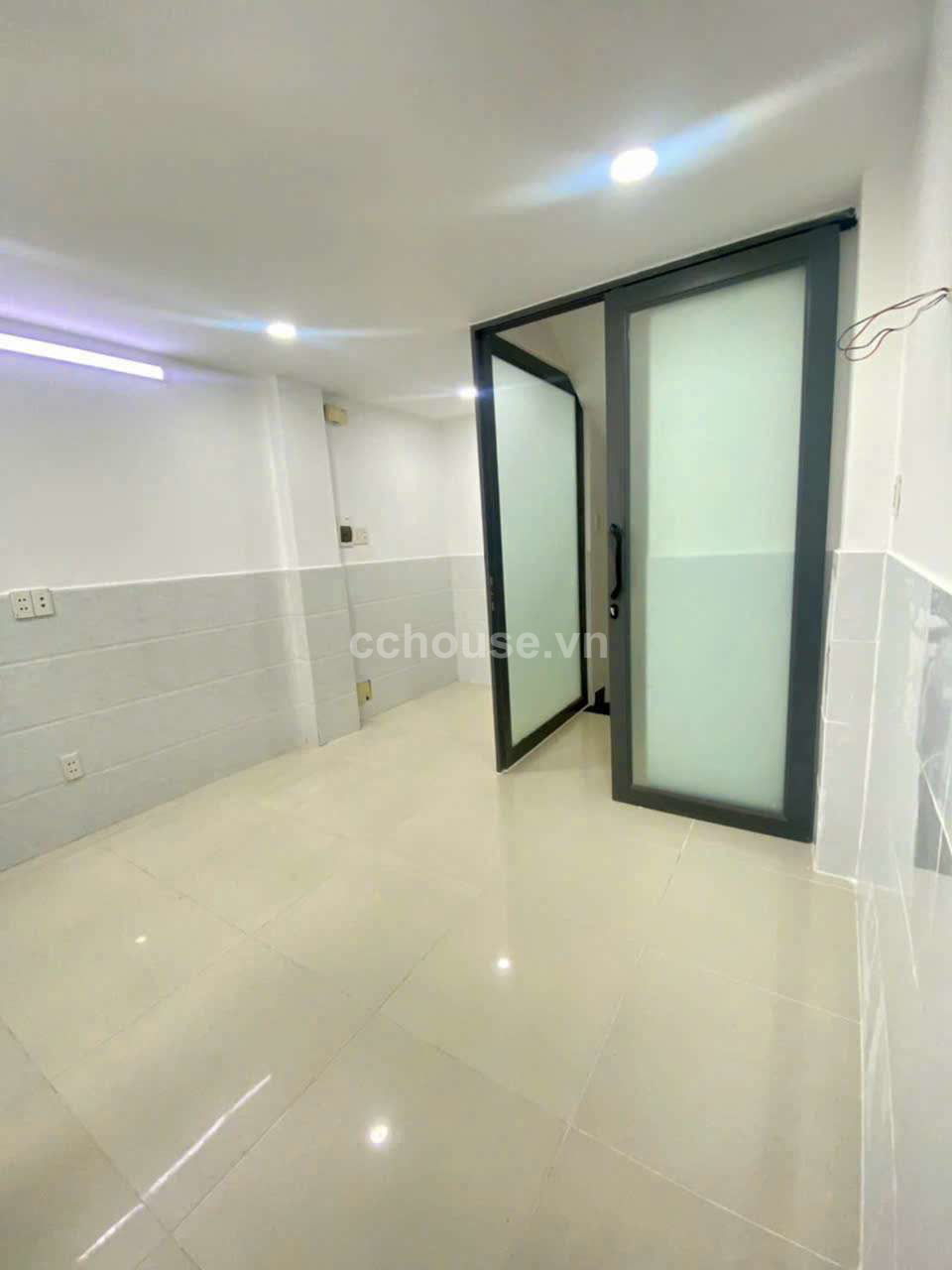 Hạ giá bán gấp Hẻm 10m như Mặt tiền Nguyễn Đình Chiều Q3