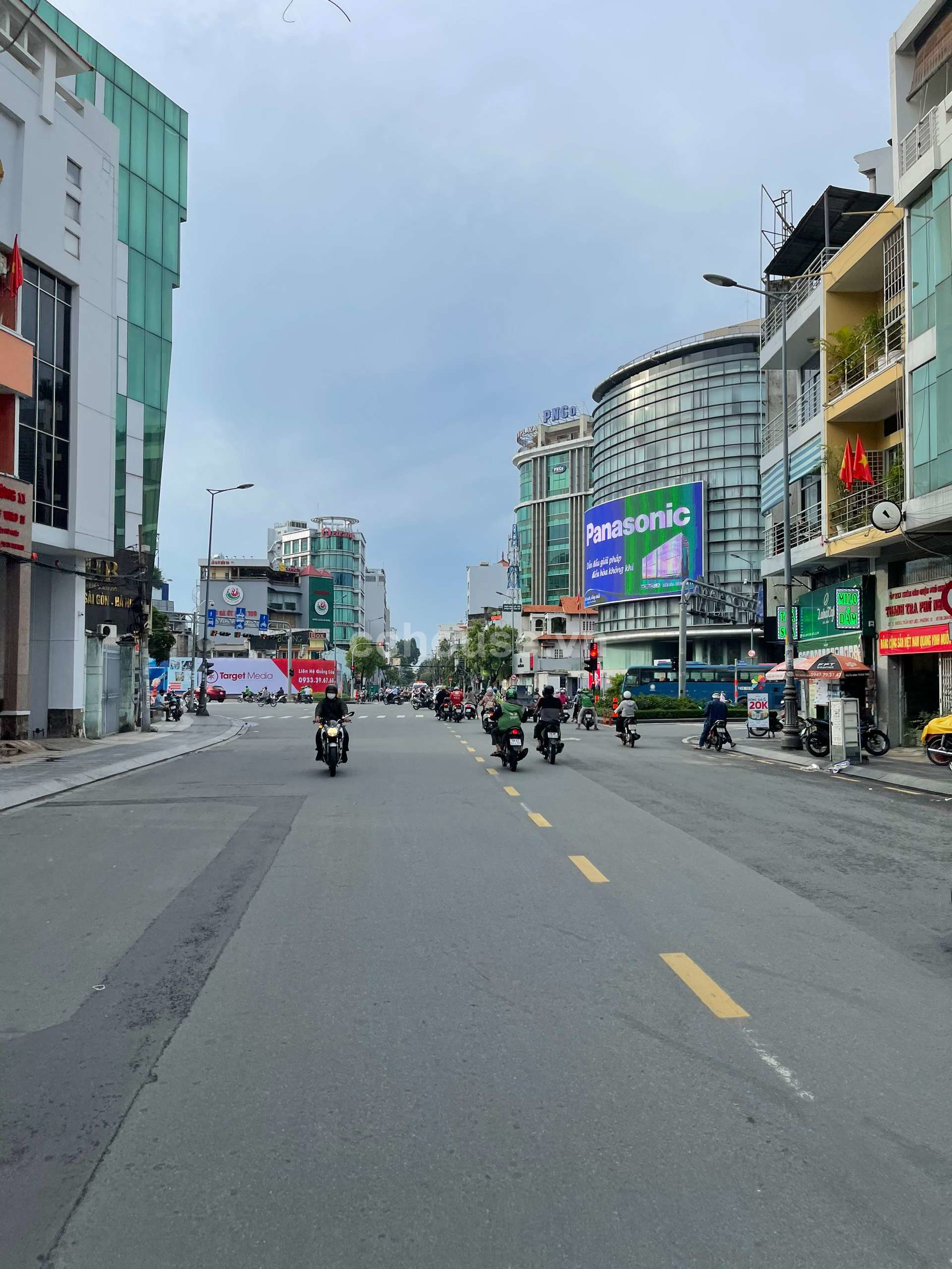 Cho thuê mặt bằng KD Trần Huy Liệu, P.Cầu Kiệu. DT 6.3x15m