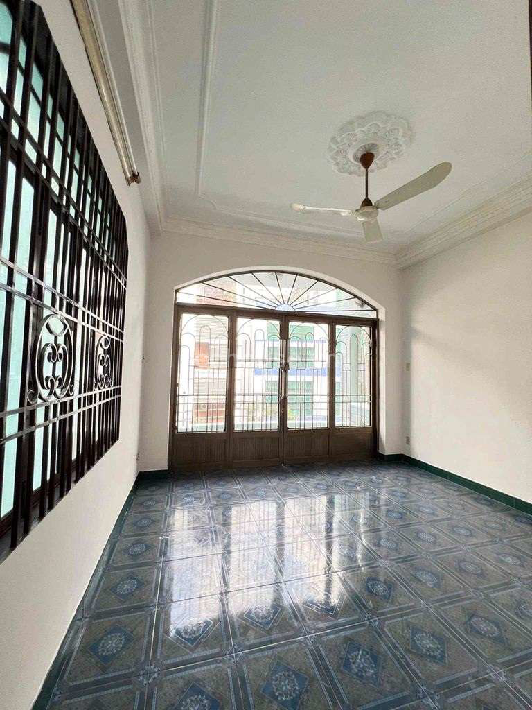Cho thuê nhà HXH 666 3 Tháng 2, P.Diên Hồng. DT 5x12m, 3 tầng ST