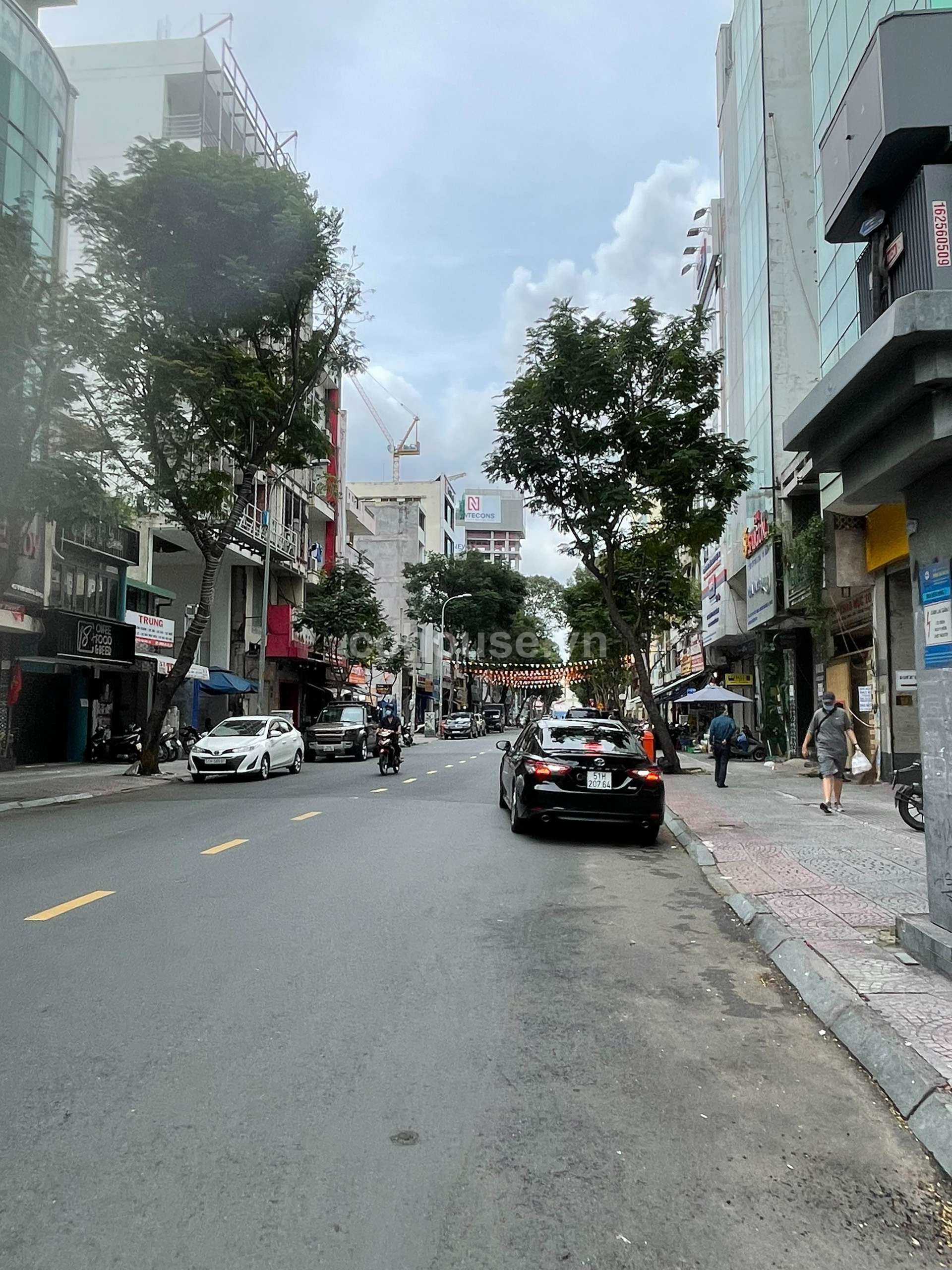 Cho thuê nhà MT Phó Đức Chính, P.Sài Gòn. DT 4.5x25m, 4 tầng
