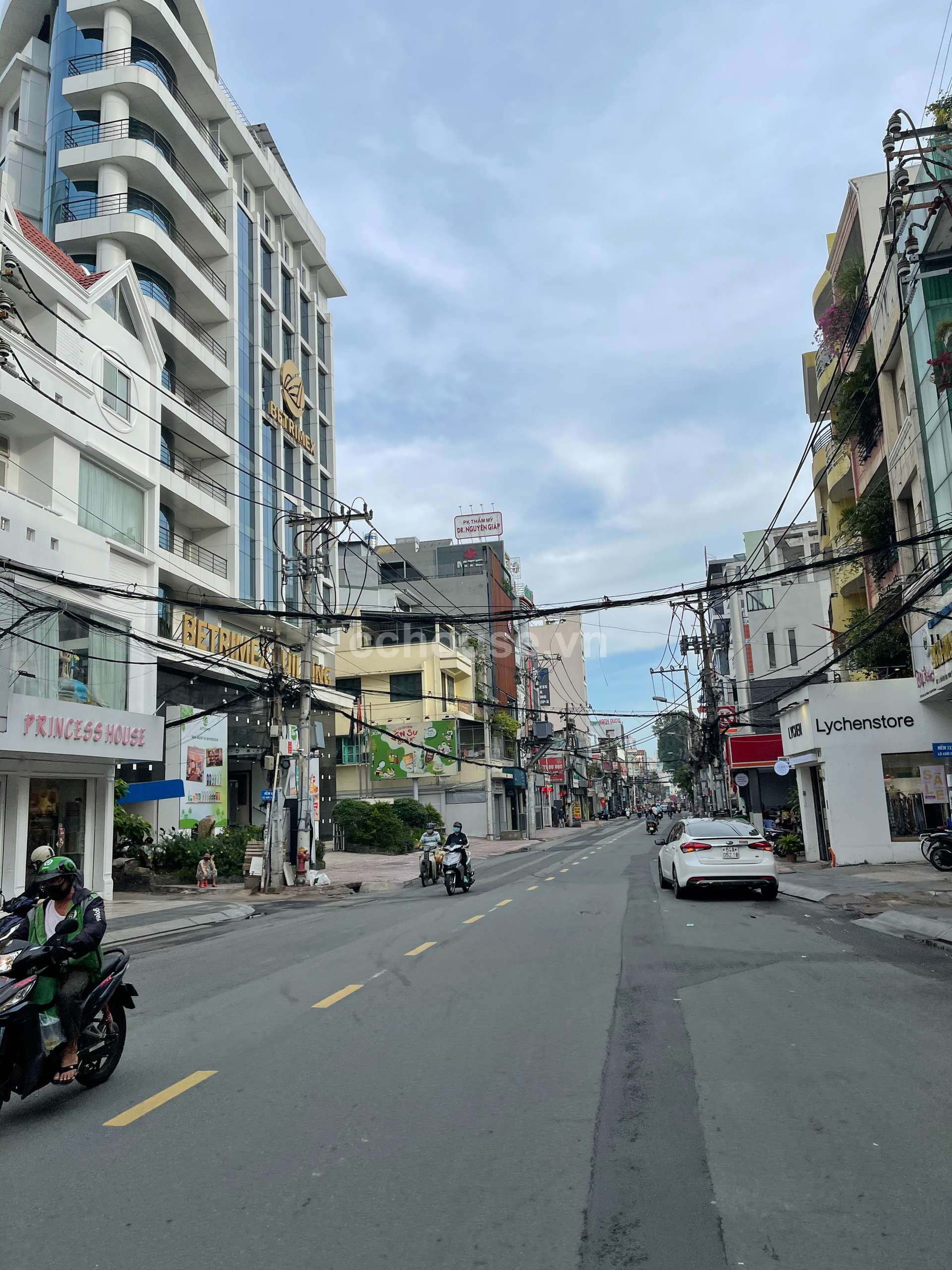 Cho thuê mặt bằng KD Trần Huy Liệu, P.Cầu Kiệu. DT 6.3x15m