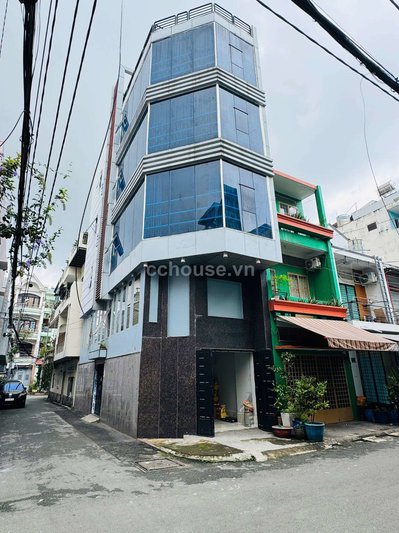 Bán nhà căn góc MTNB Lạc Long Quân, P.Tân Hòa. DT 4x14m, 5 tầng ST
