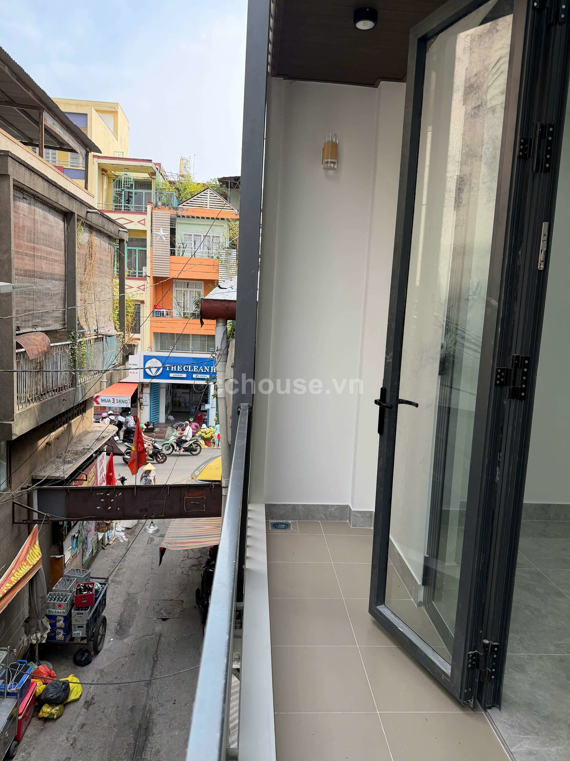 Nhà đẹp 6 tầng đường Cao Đạt, Q5. Có thang máy