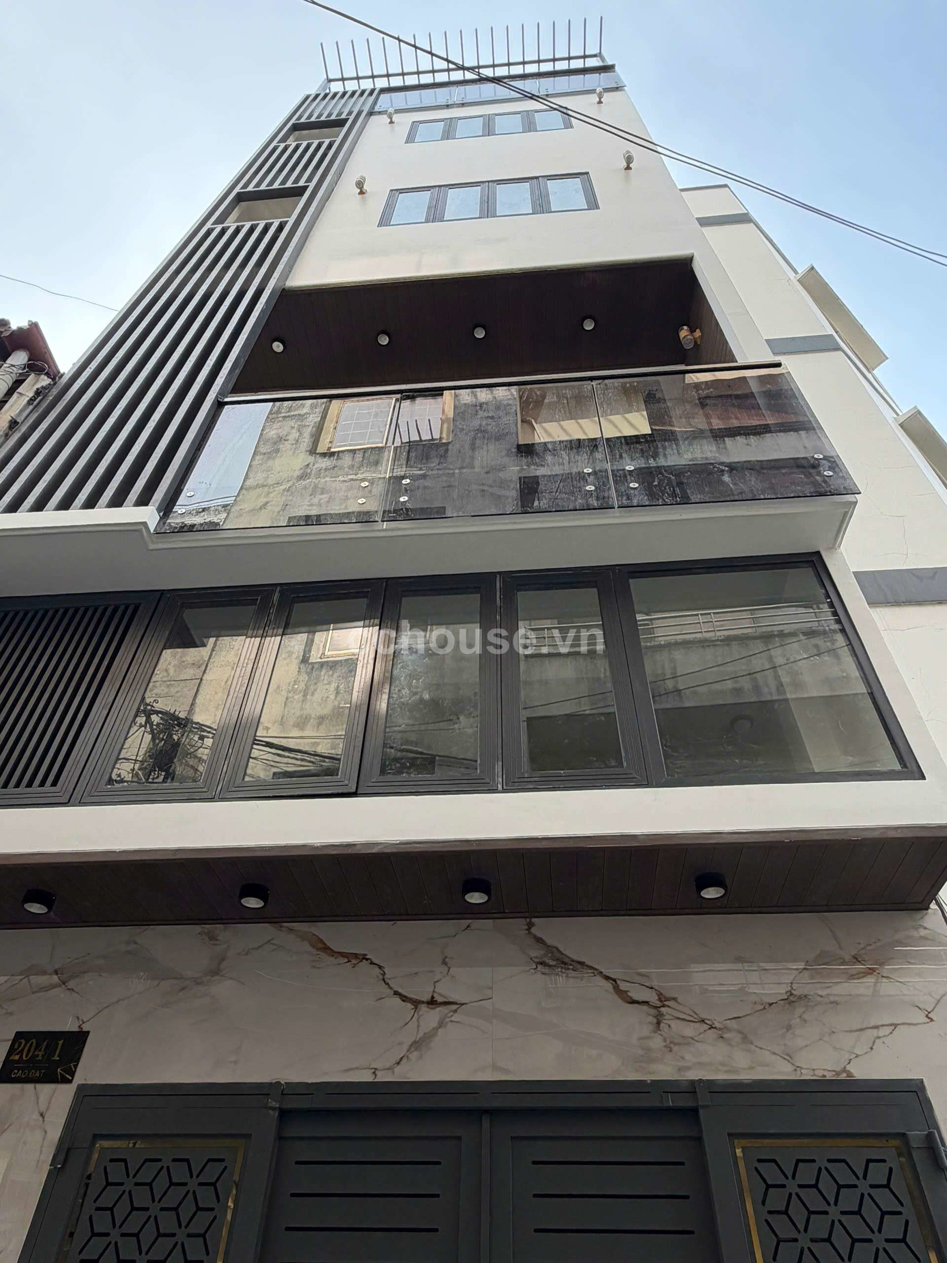 Nhà đẹp 6 tầng đường Cao Đạt, Q5. Có thang máy