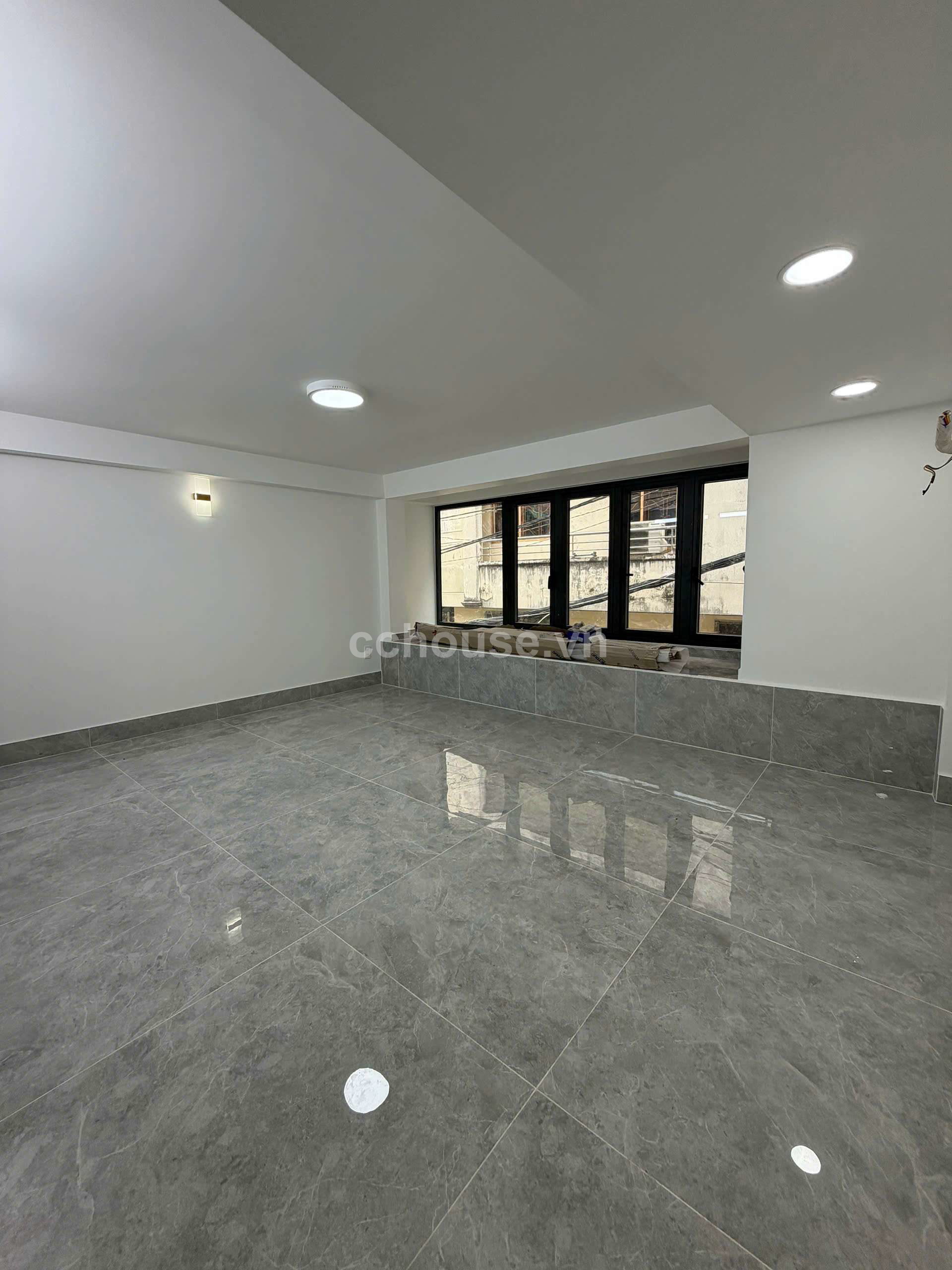 Nhà đẹp 6 tầng đường Cao Đạt, Q5. Có thang máy