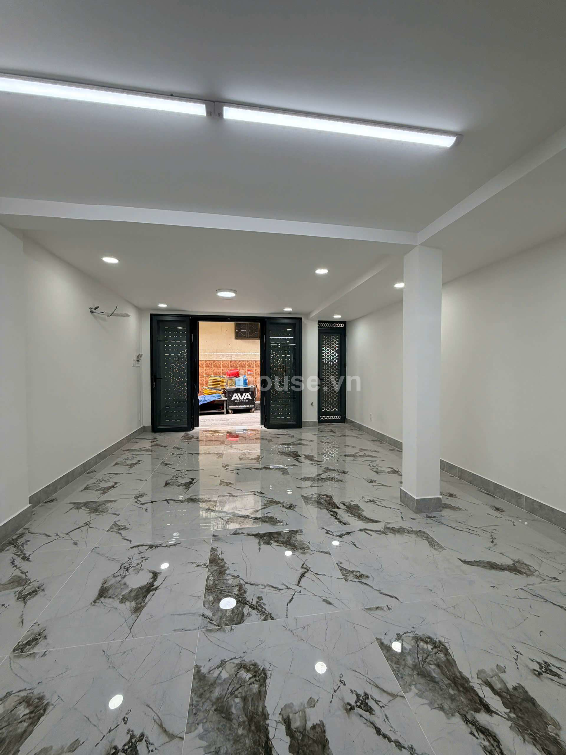 Nhà đẹp 6 tầng đường Cao Đạt, Q5. Có thang máy