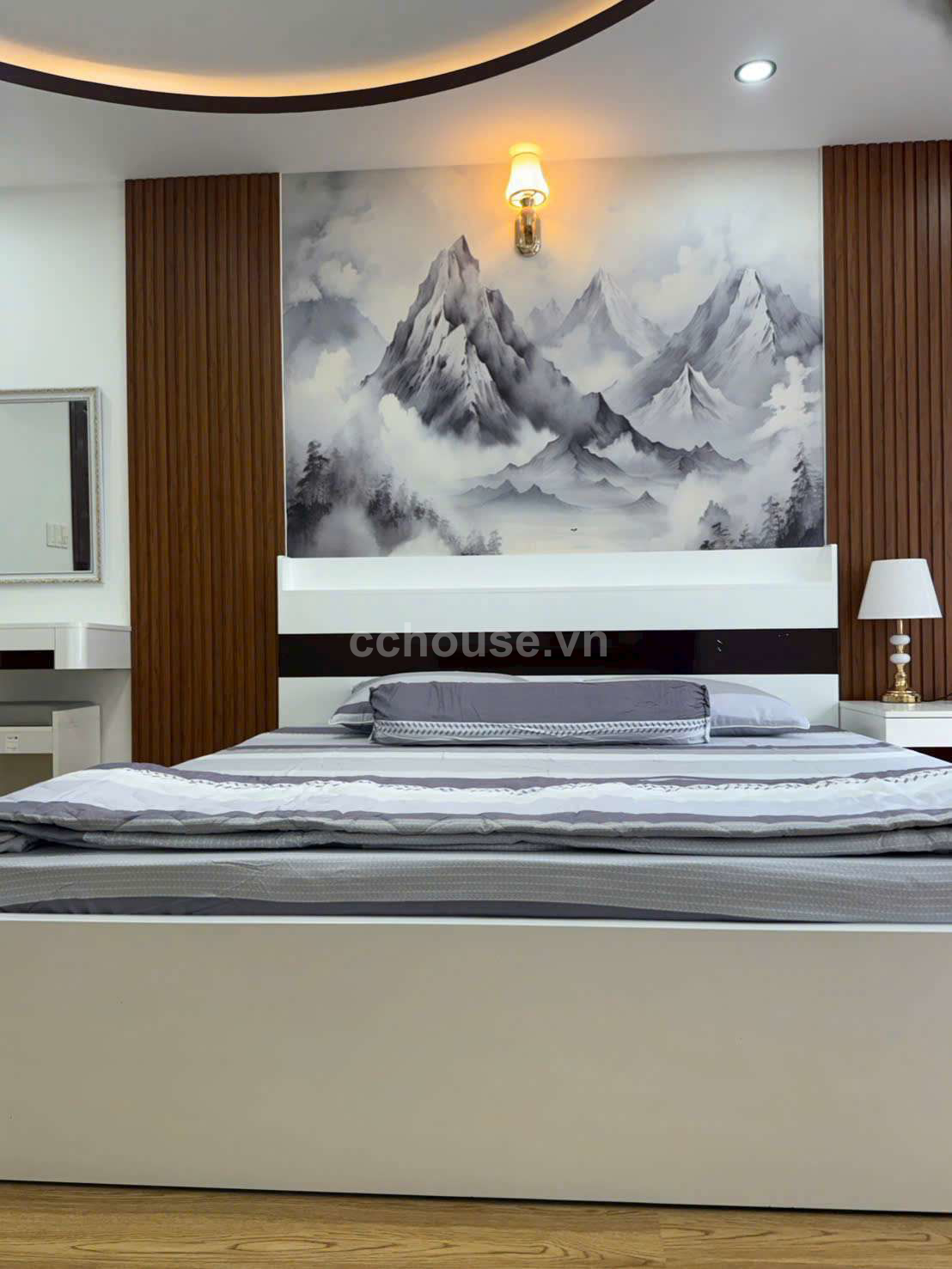Nhà 5 tầng Hẻm xe hơi thông thoáng khu cao cấp Phan Đăng Lưu . P. Phú nhuận