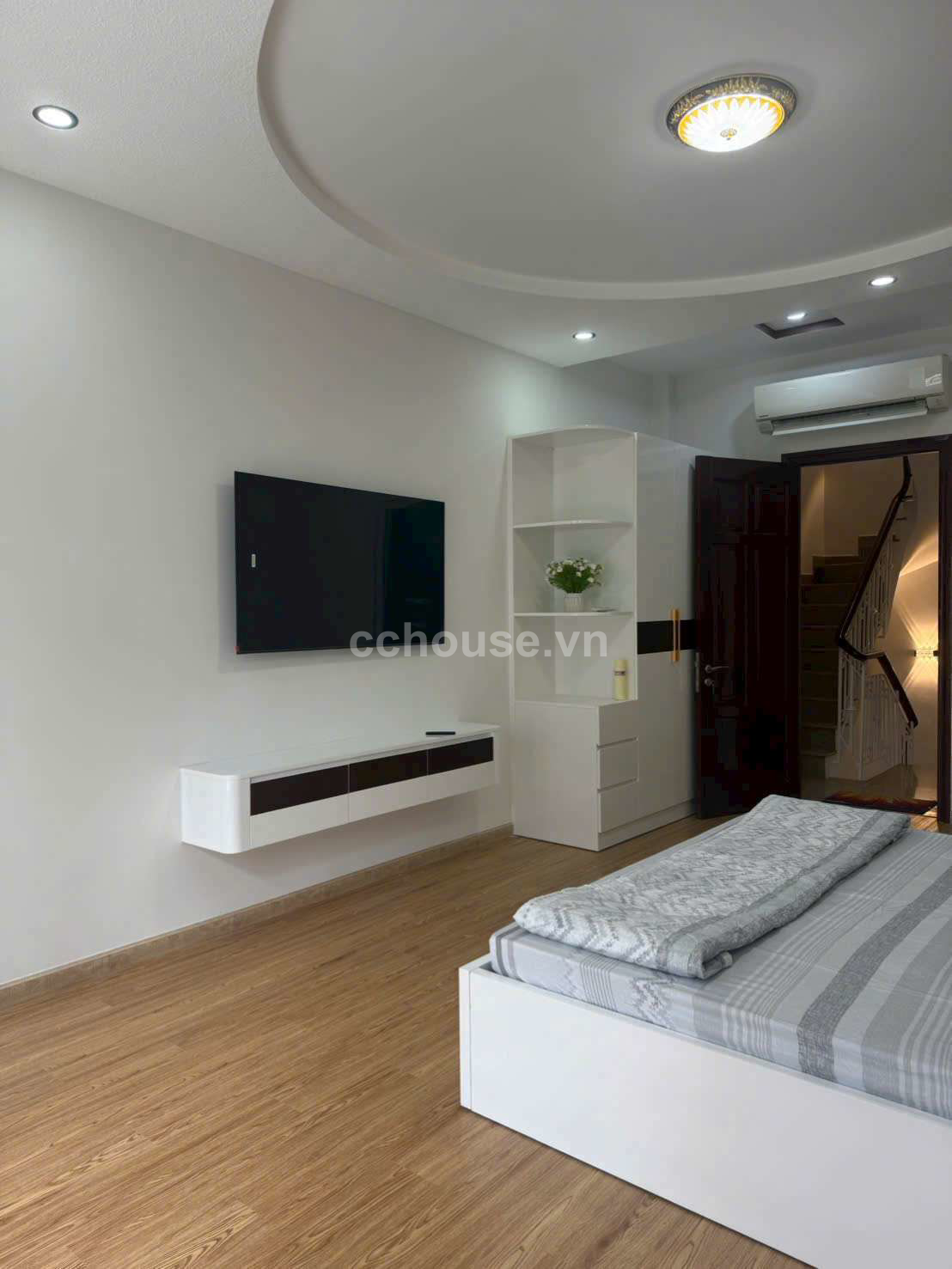 Nhà 5 tầng Hẻm xe hơi thông thoáng khu cao cấp Phan Đăng Lưu . P. Phú nhuận