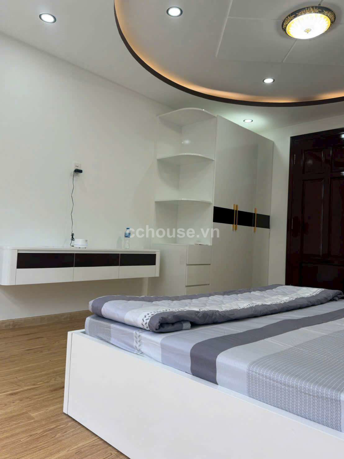 Nhà 5 tầng Hẻm xe hơi thông thoáng khu cao cấp Phan Đăng Lưu . P. Phú nhuận