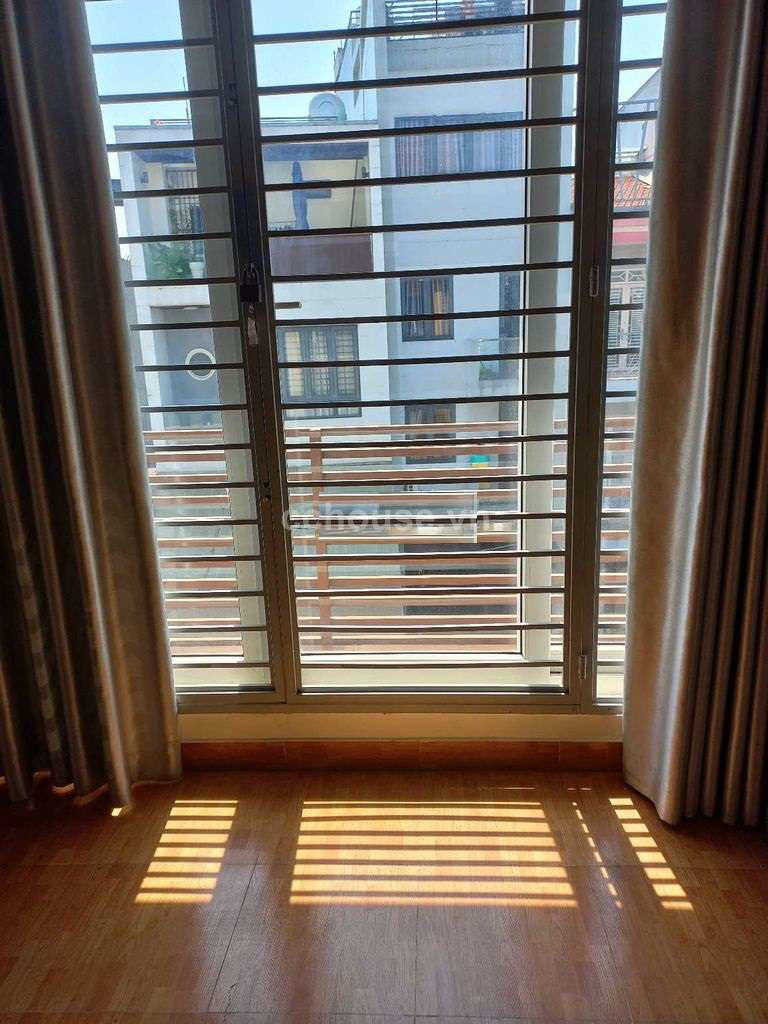 Bán nhà MT Nguyễn Khuyến, P.Bình Thạnh. DT 5.5x13.5m, 4 tầng ST