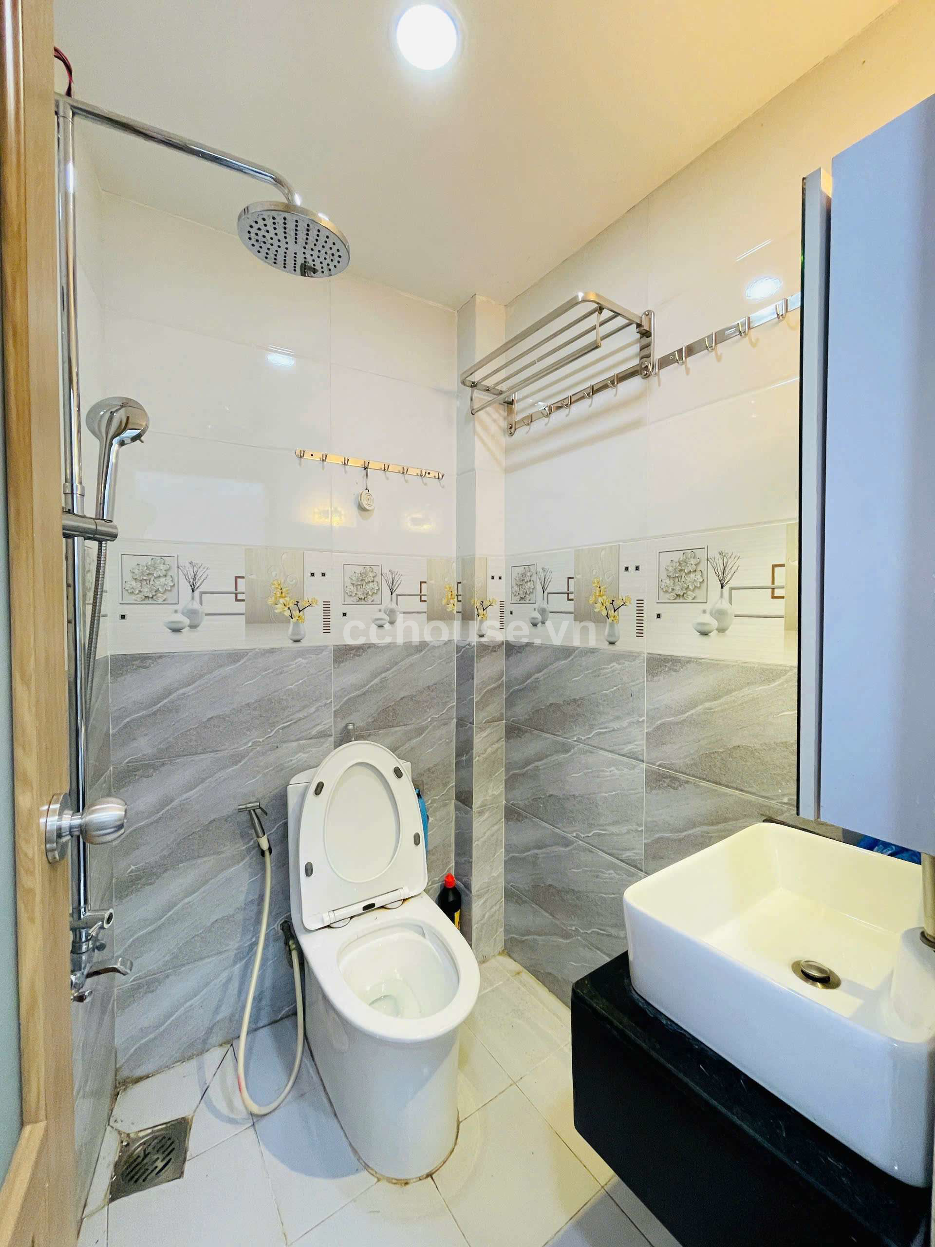 BÁN NHÀ HẺM ĐƯỜNG TRẦN THIỆN CHÁNH, P12, QUẬN 10, DT: 5x16.5m, KC: 4 TẦNG, HĐT 30 TRIỆU, GIÁ 30 TỶ
