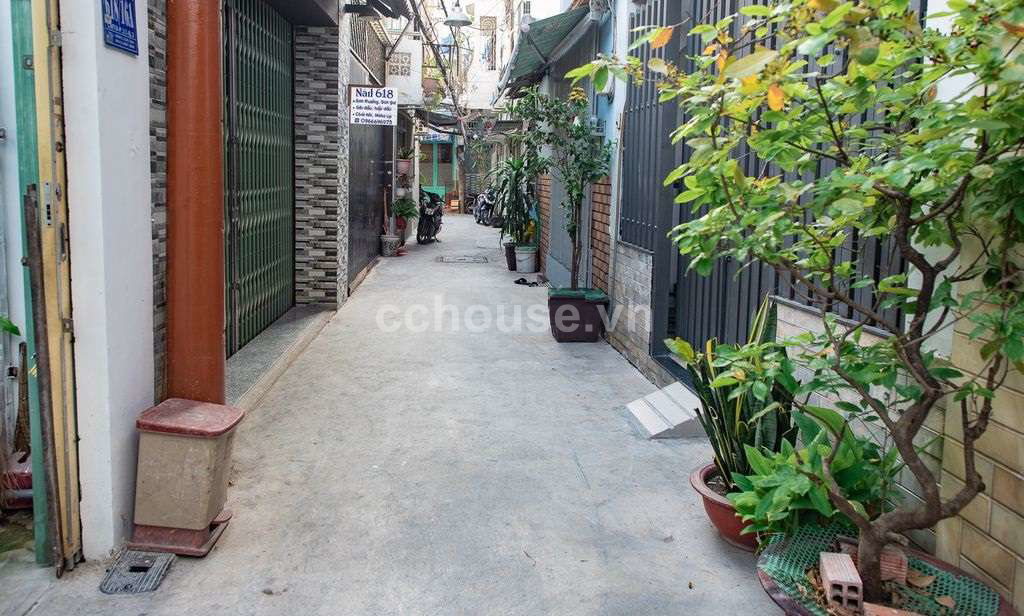 Bán nhà hẻm 618 CMT8, P.Nhiêu Lộc. DT 82m2, tiện xây mới
