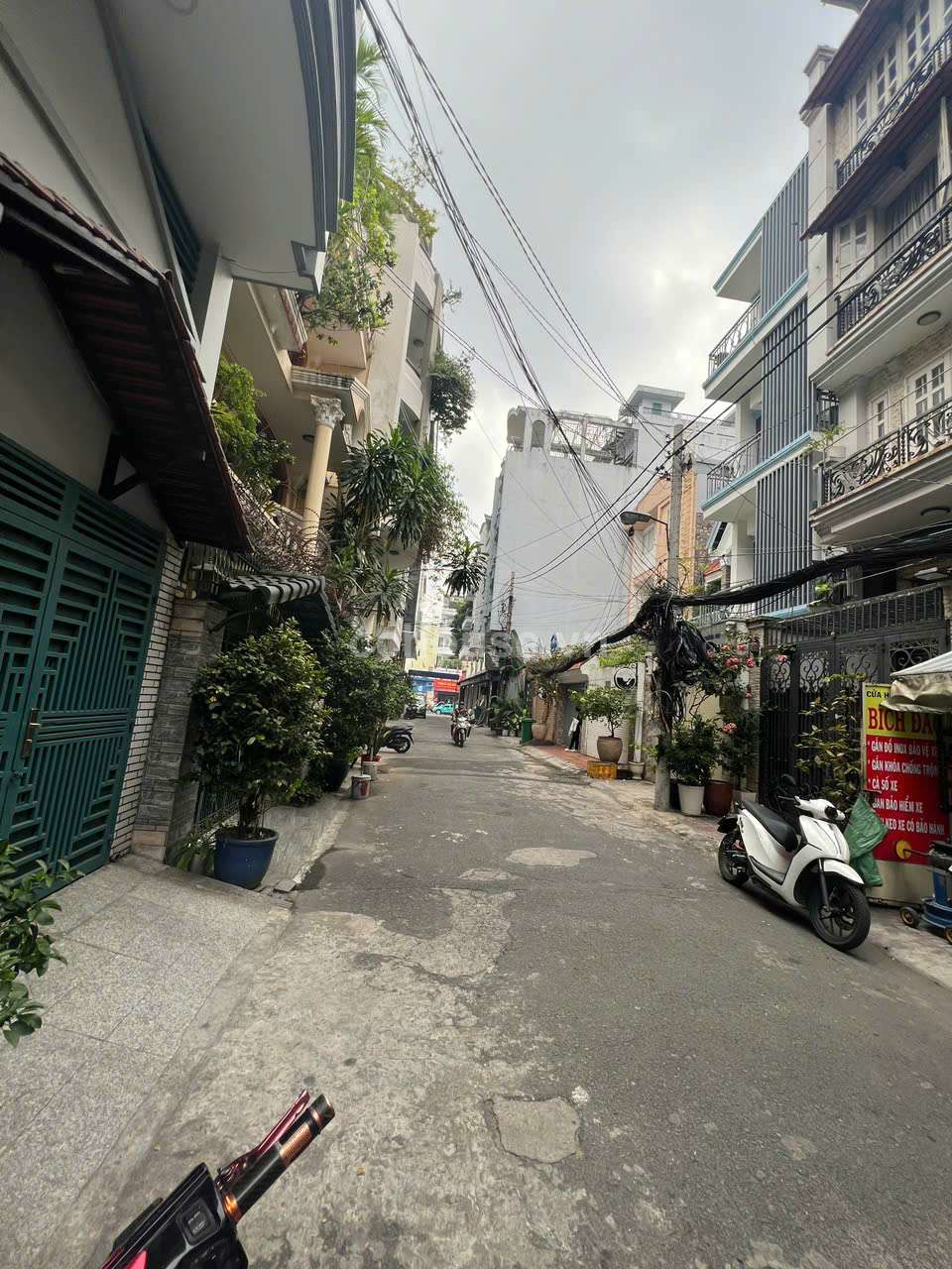 Hẻm VIP 8m Hoàng Văn Thụ, Quận Tân Bình. trệt, DT : 4x18m (dtcn 71m ). 4 tầng. Giá nhỉnh 15ty
