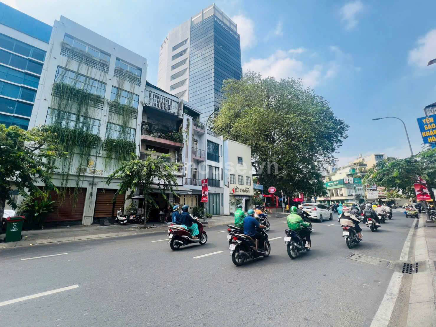 Siêu vị trí Mặt Tiền Kinh Doanh ngang 5 m . Có Hầm Phổ Quang P.2 . Phú Nhuận