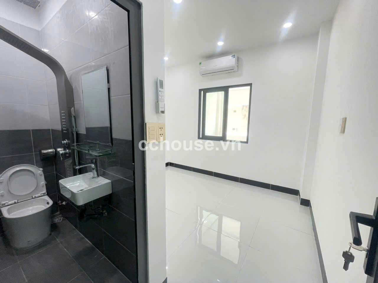 Toà nhà 6 tầng  Măt Tiền Kinh Doanh  Âu Cơ - Tân Bình, vị trí đẹp - có Thang máy