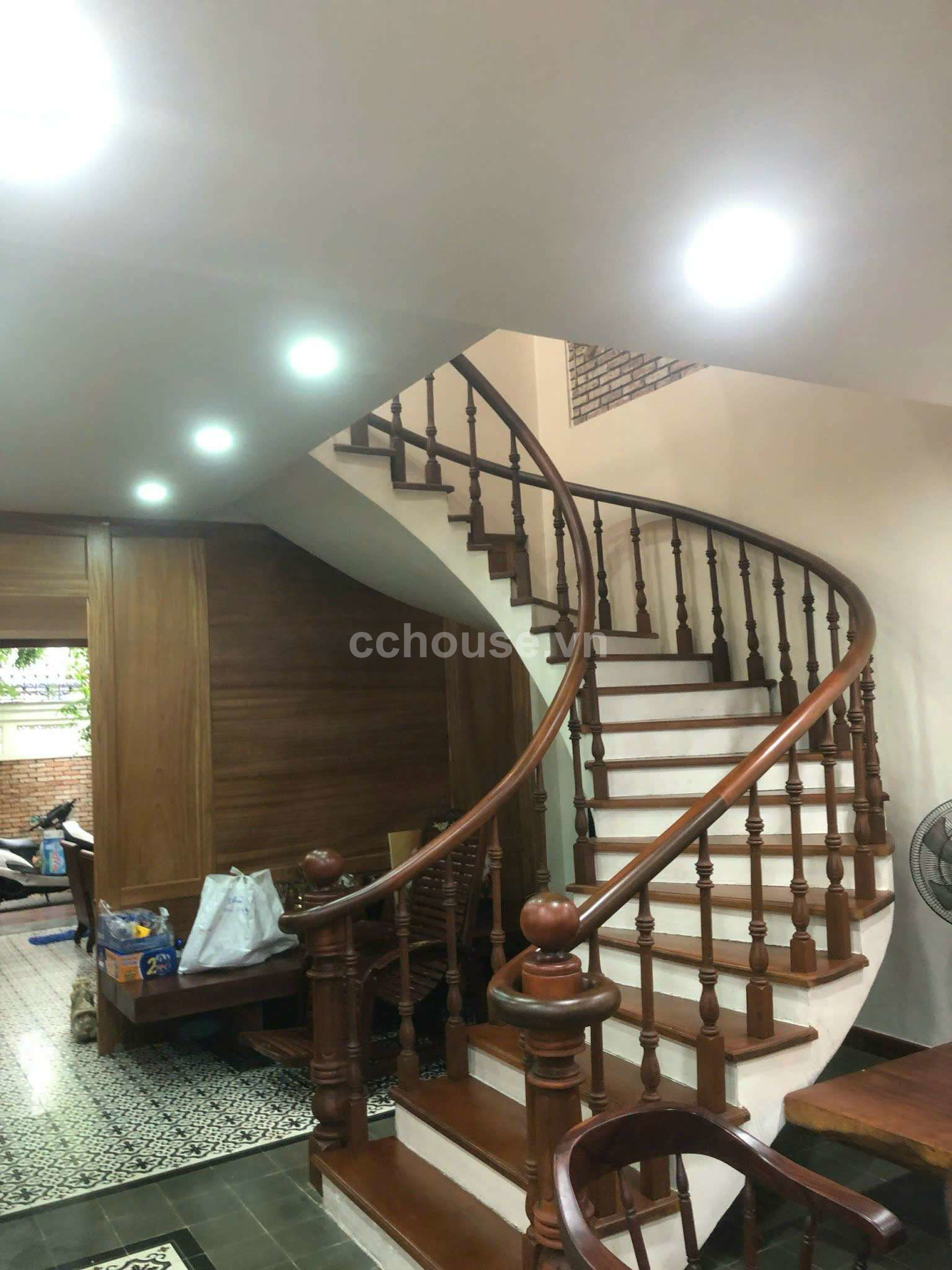 Hẻm VIP 351 Lê Văn Sỹ, P13, Quận 3 ( DT : 8 X 20,5m )