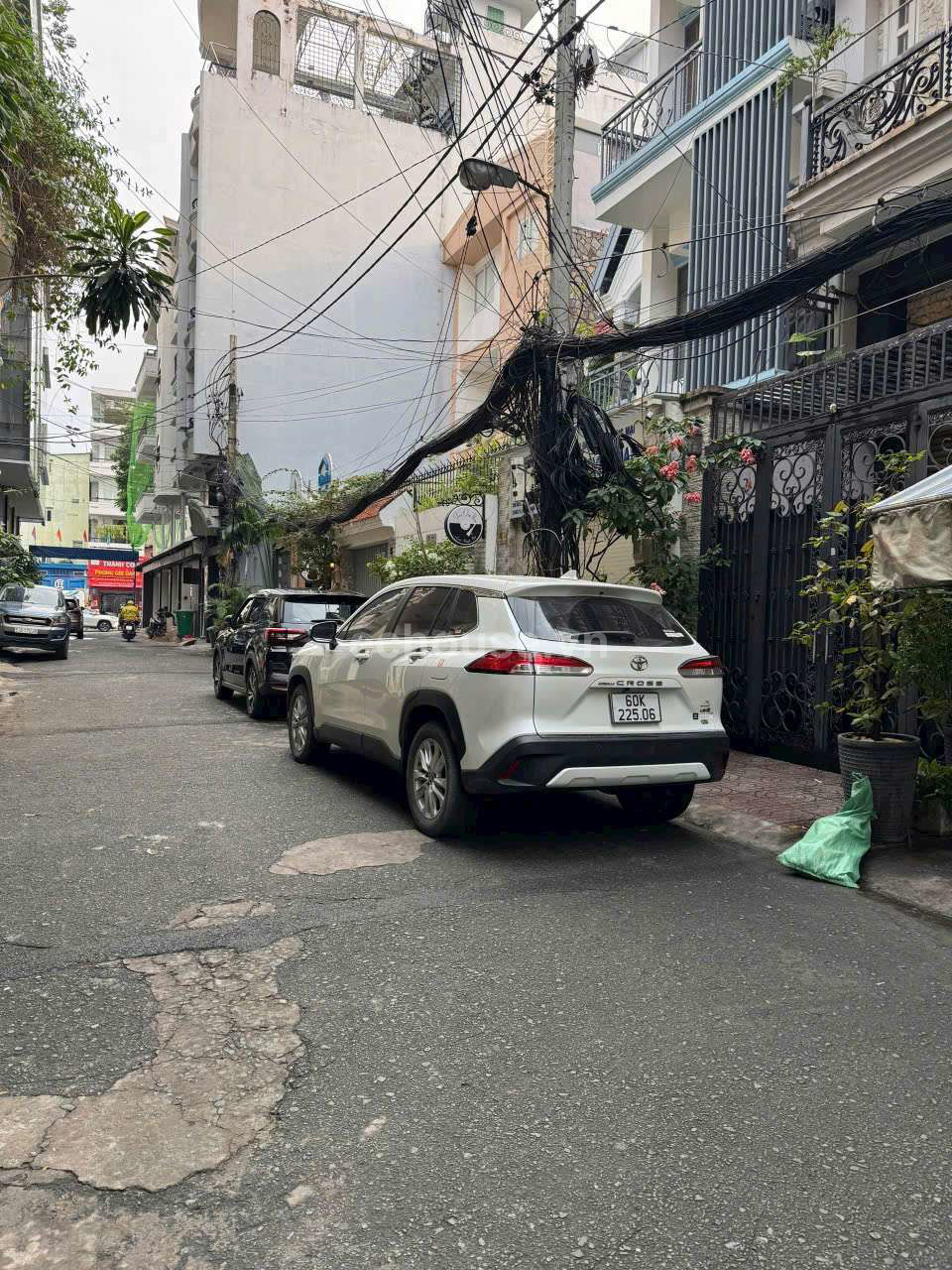 Hẻm VIP 8m Hoàng Văn Thụ, Quận Tân Bình. trệt, DT : 4x18m (dtcn 71m ). 4 tầng. Giá nhỉnh 15ty