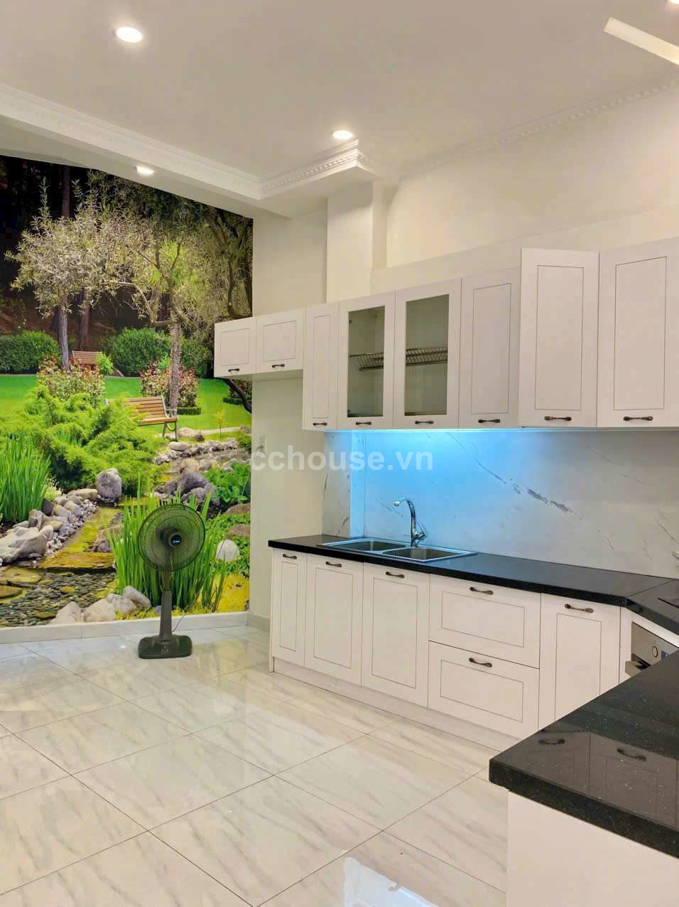 HẺM XE HƠI 8M CMT8 Q3 NỞ HẬU TÀI LỘC