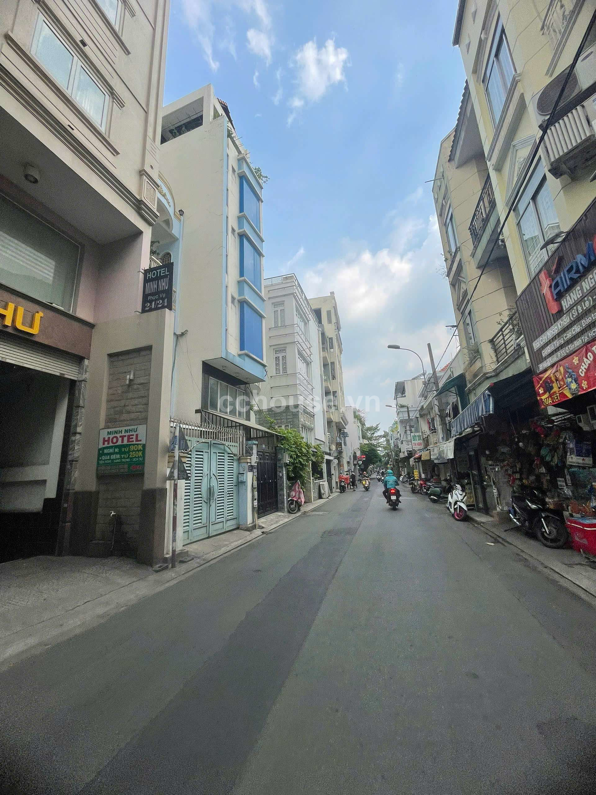 Măt Tiền Kinh doanh Huỳnh Văn Bánh P.11 Q Phú Nhuận 