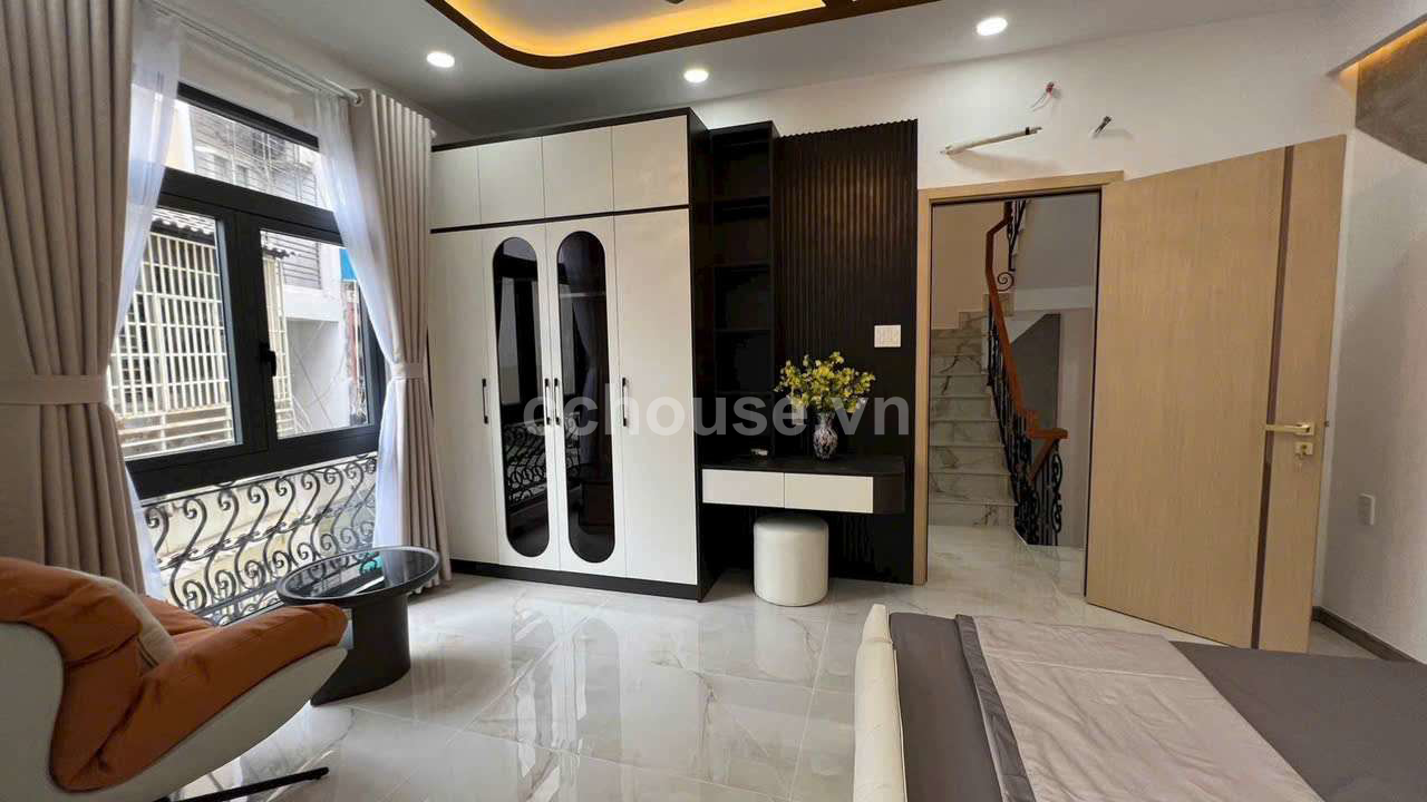 Hẻm NB Đường 3/2.DT : 10mx6 . KC: Trệt 2 lầu sân thượng DTSD : 160m2. Giá : 12.5 Ty