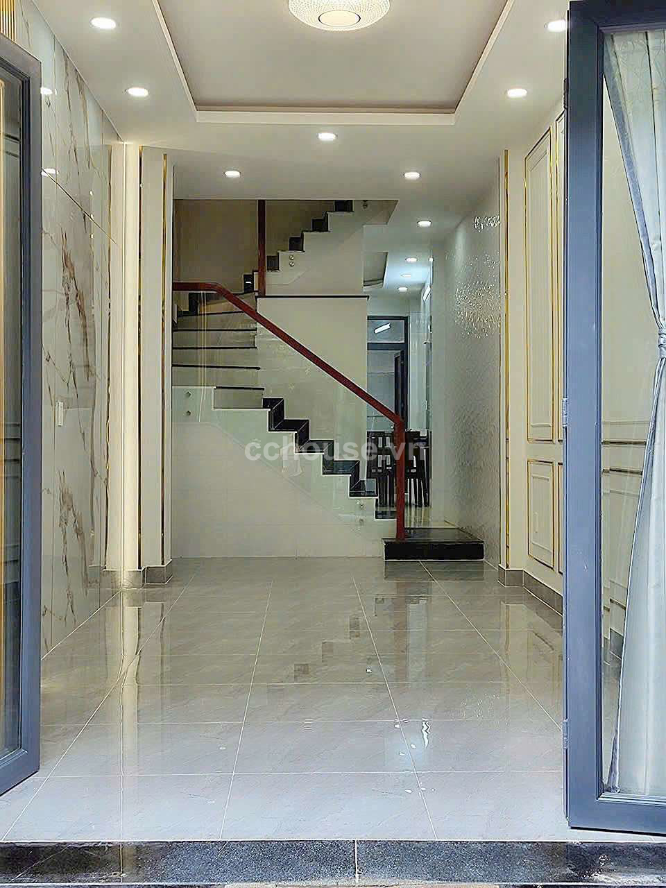 Nhà hẻm xe hơi ngay Phan Đăng Lưu .Q. Phú nhuận . Nhà mới vào ở ngay