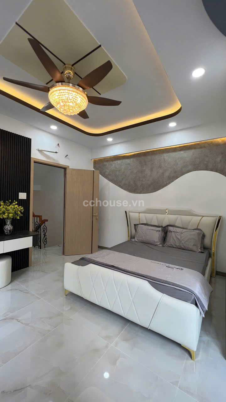 Hẻm NB Đường 3/2.DT : 10mx6 . KC: Trệt 2 lầu sân thượng DTSD : 160m2. Giá : 12.5 Ty