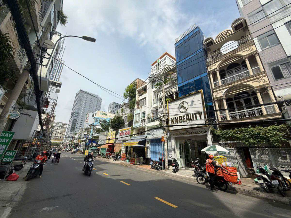 Bán Nhà MTKD Đường Nguyễn Văn Thương ( D1 cũ ) Phường 25 Bình Thạnh CN 62.6m2, 4 lầu 