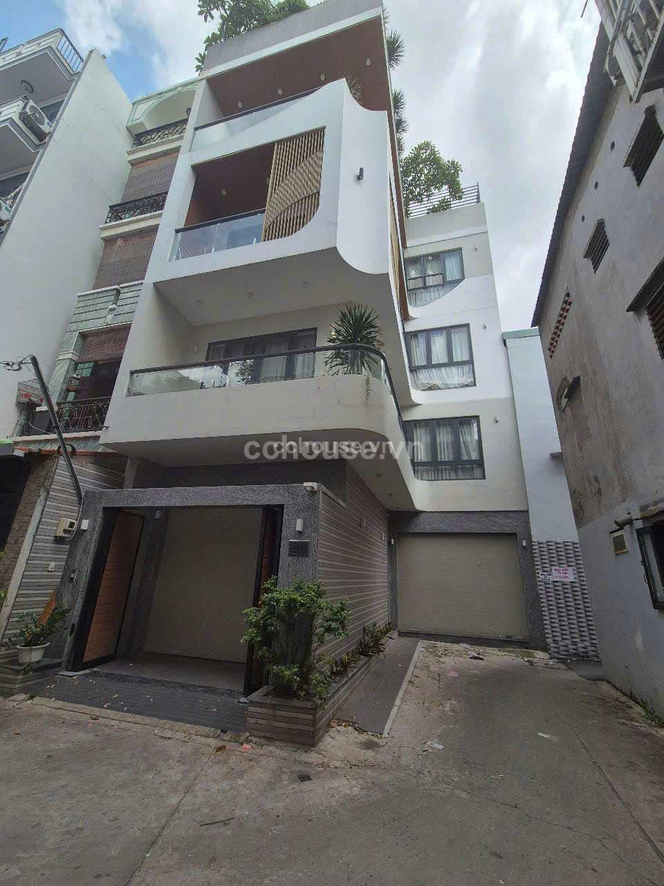 Villas Căn Góc 2 Mặt Tiền Phạm Văn Hai. DT 7.2m*25m - 5 Tầng. Giá Bán : 25 Tỷ TL