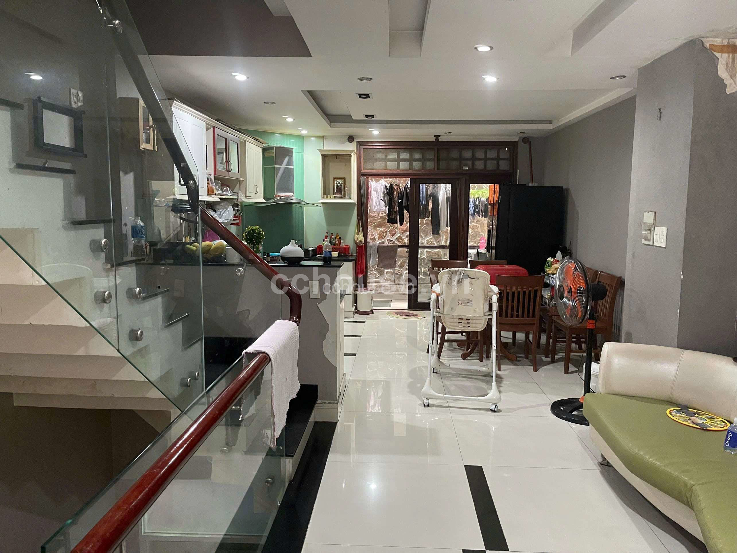SƯ VẠN HẠNH QUẬN 10 – HĐ THUÊ SẴN 35TR/THÁNG – GIÁ ĐẦU TƯ 4,2m x 15m 57,2 m²Trệt, lửng, 3 lầu