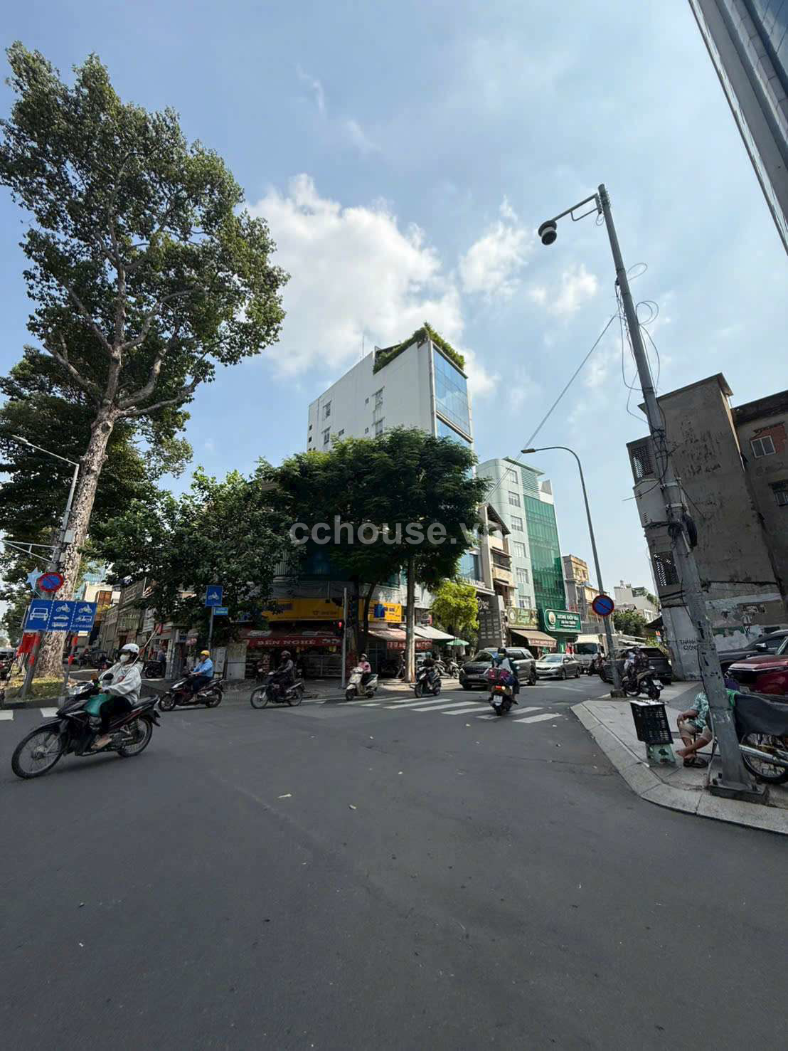 Doanh Thu 400tr/tháng. Buiding VP 1 Hầm + 9 Tầng Mặt Tiền Trần Đình Xu. DT : 9m*22m. DTS ~ 1500m2