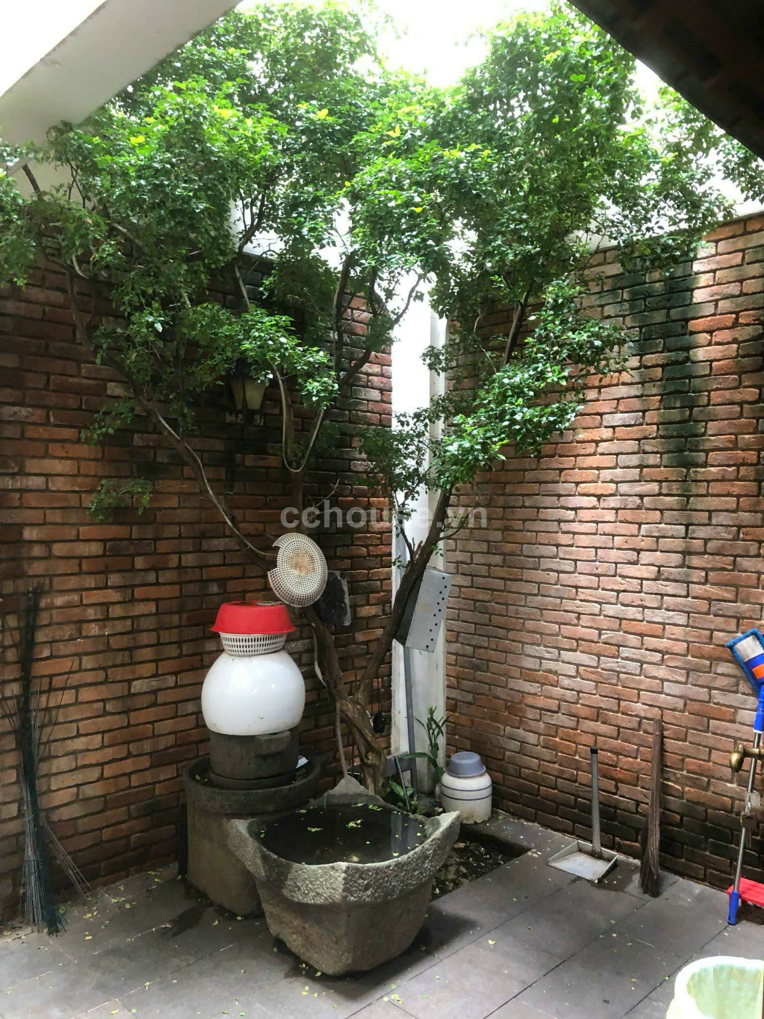 Hẻm VIP 351 Lê Văn Sỹ, P13, Quận 3 ( DT : 8 X 20,5m )