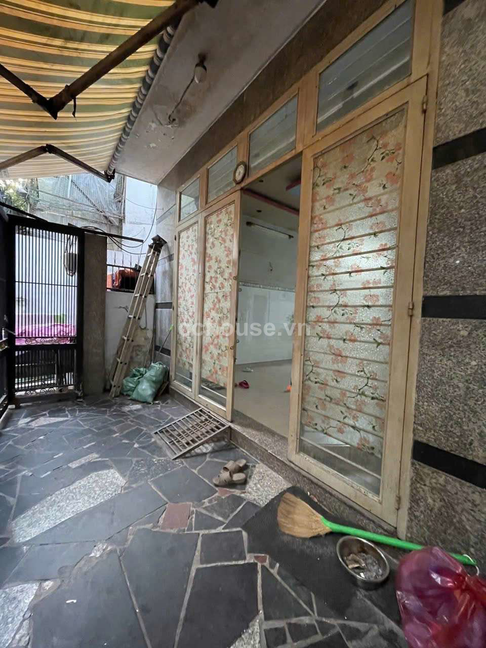 CACH-MAT-TIEN-1-CAN--LY-THUONG-KIET-P14-QUAN-10--LO-GOC-2-MAT-HEM-XE-O-TO-DO-CUA-
-DT-88M2-id9955