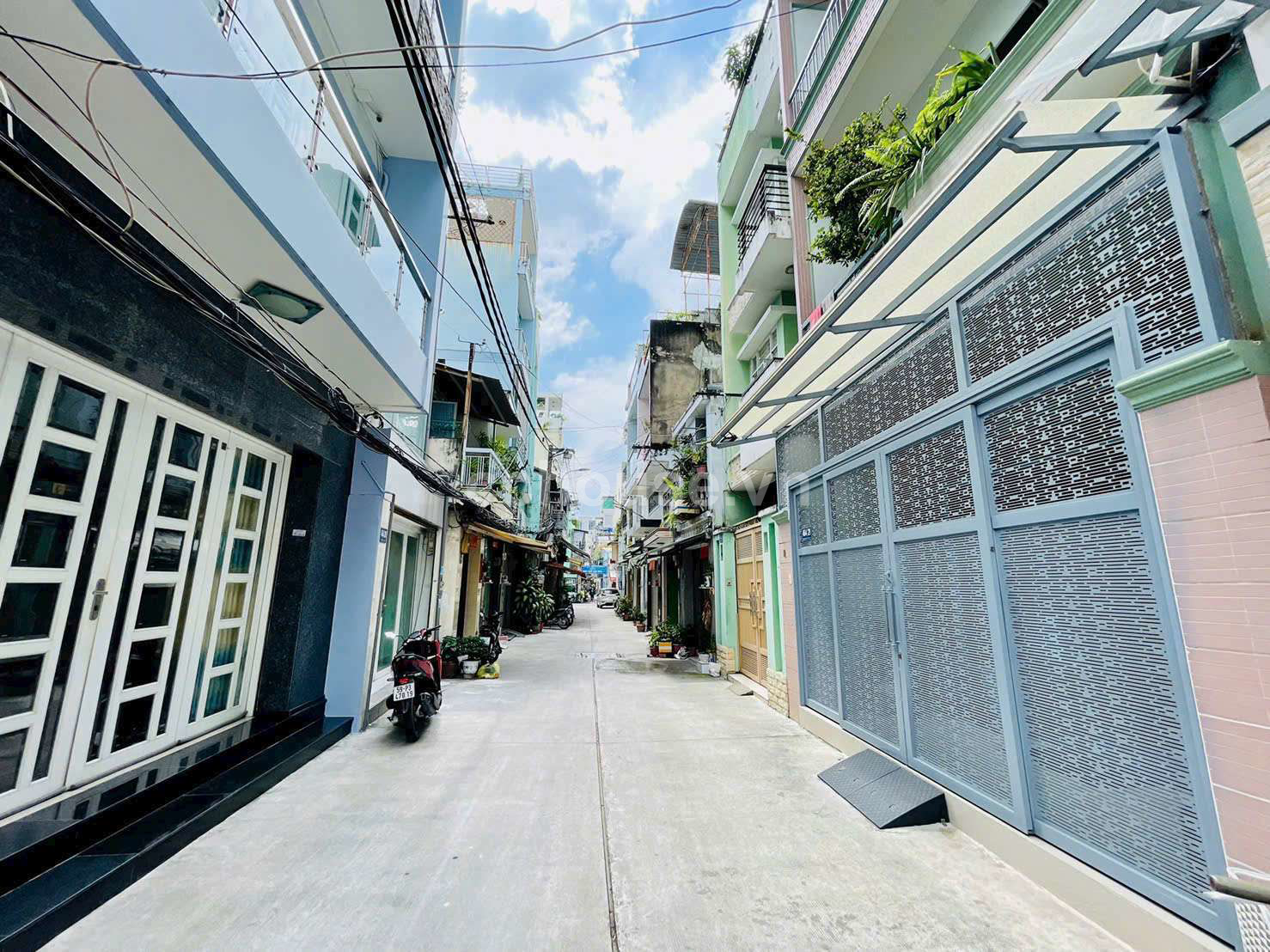 NHÀ 5 TẦNG HẺM XE HƠI HOÀ HẢO Q10